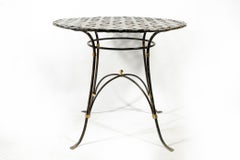 Ensemble de deux chaises et une table en fer, Maison Jansen, vers 1970, France