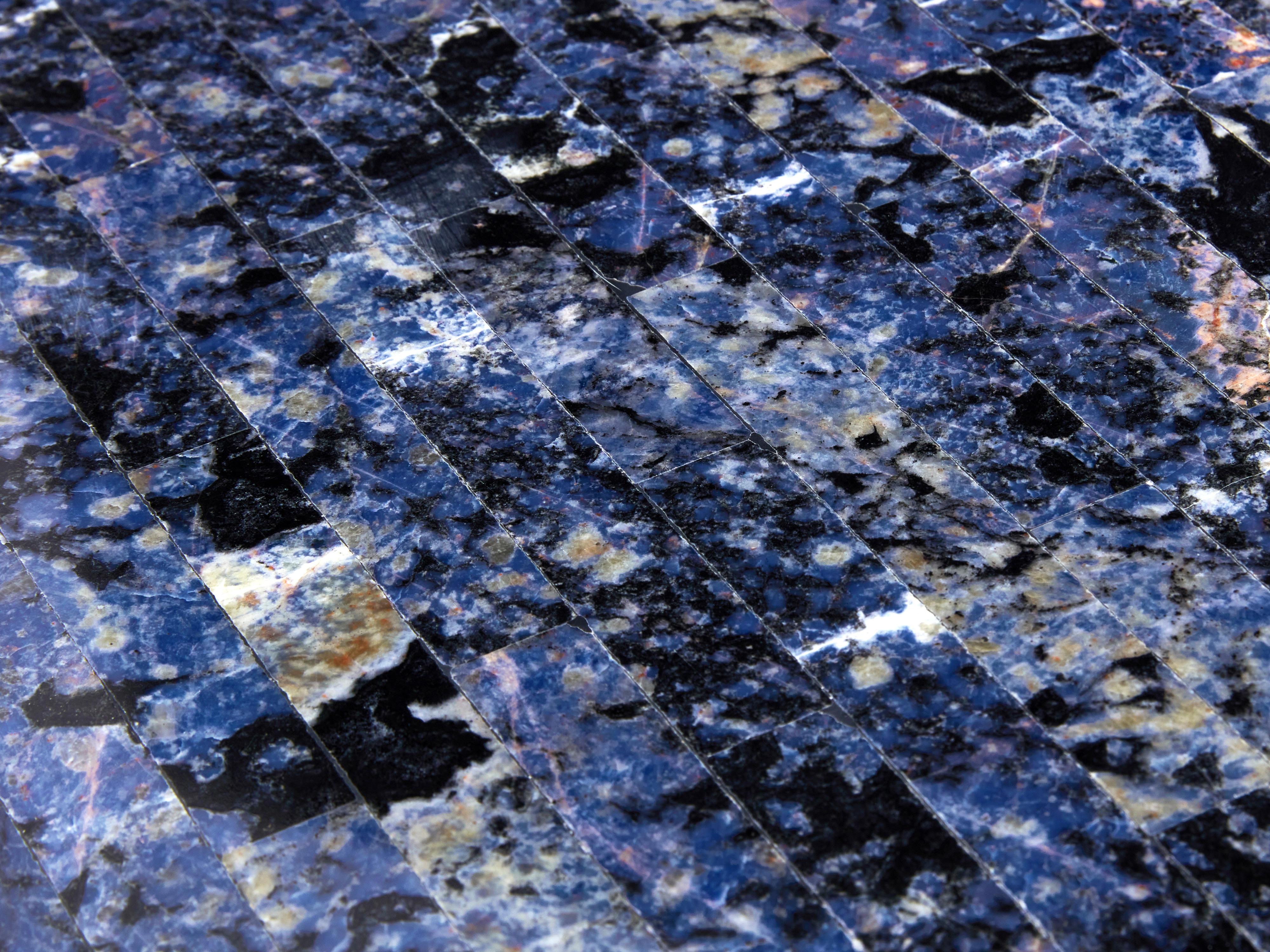 Maison Jansen attr. Table basse marquetée lapis-lazuli 1970 en vente 2