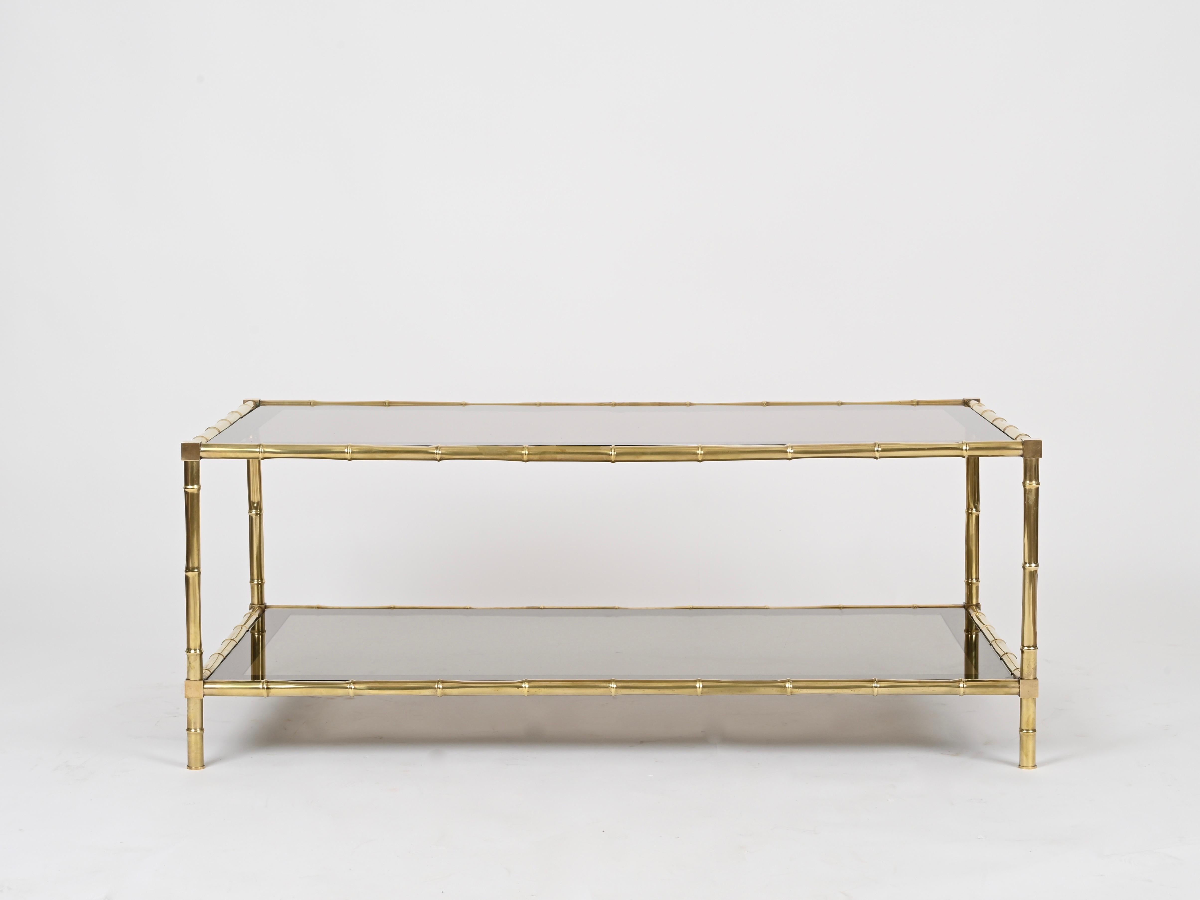 Mesa de centro grande de bambú sintético y latón Maison Jansen, Francia Años 70 en venta 3