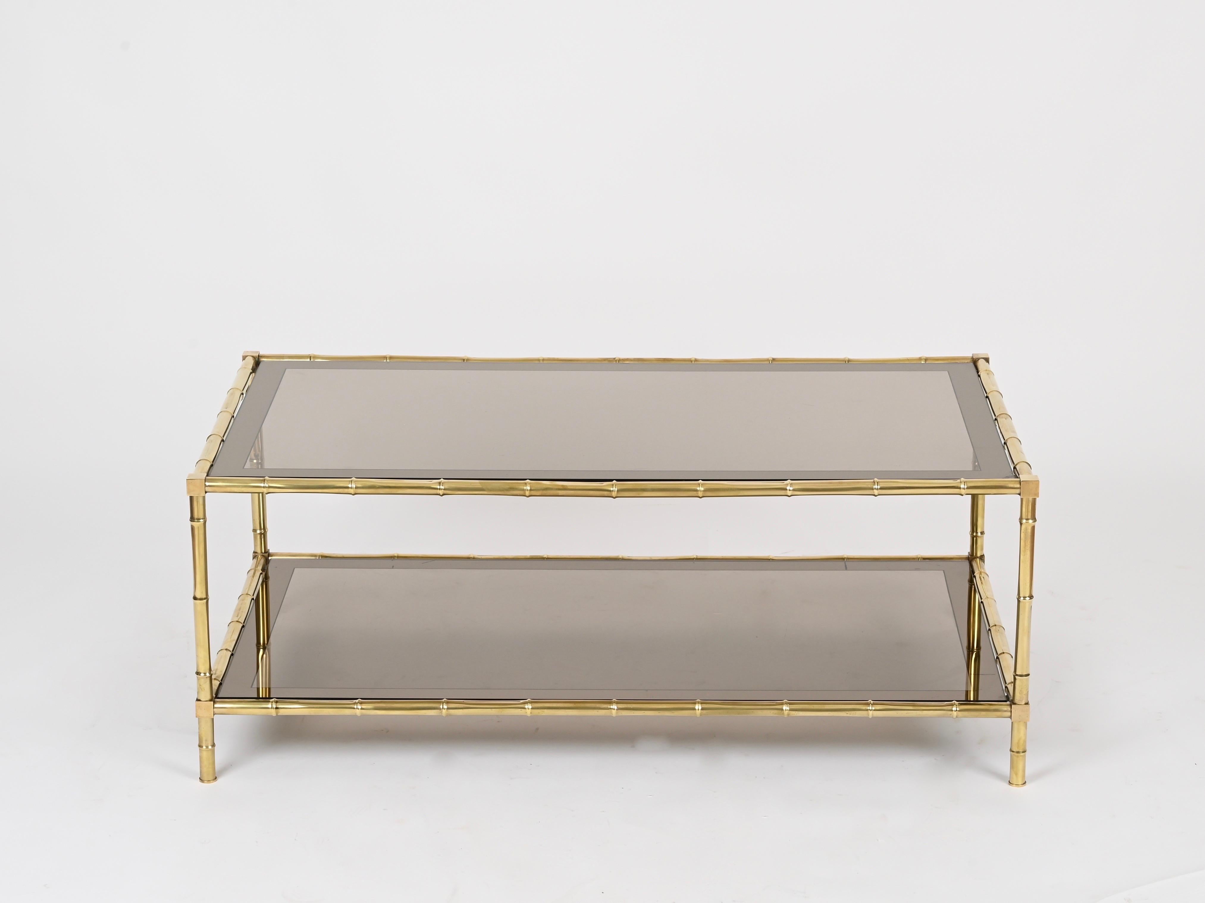 Mesa de centro grande de bambú sintético y latón Maison Jansen, Francia Años 70 en venta 4