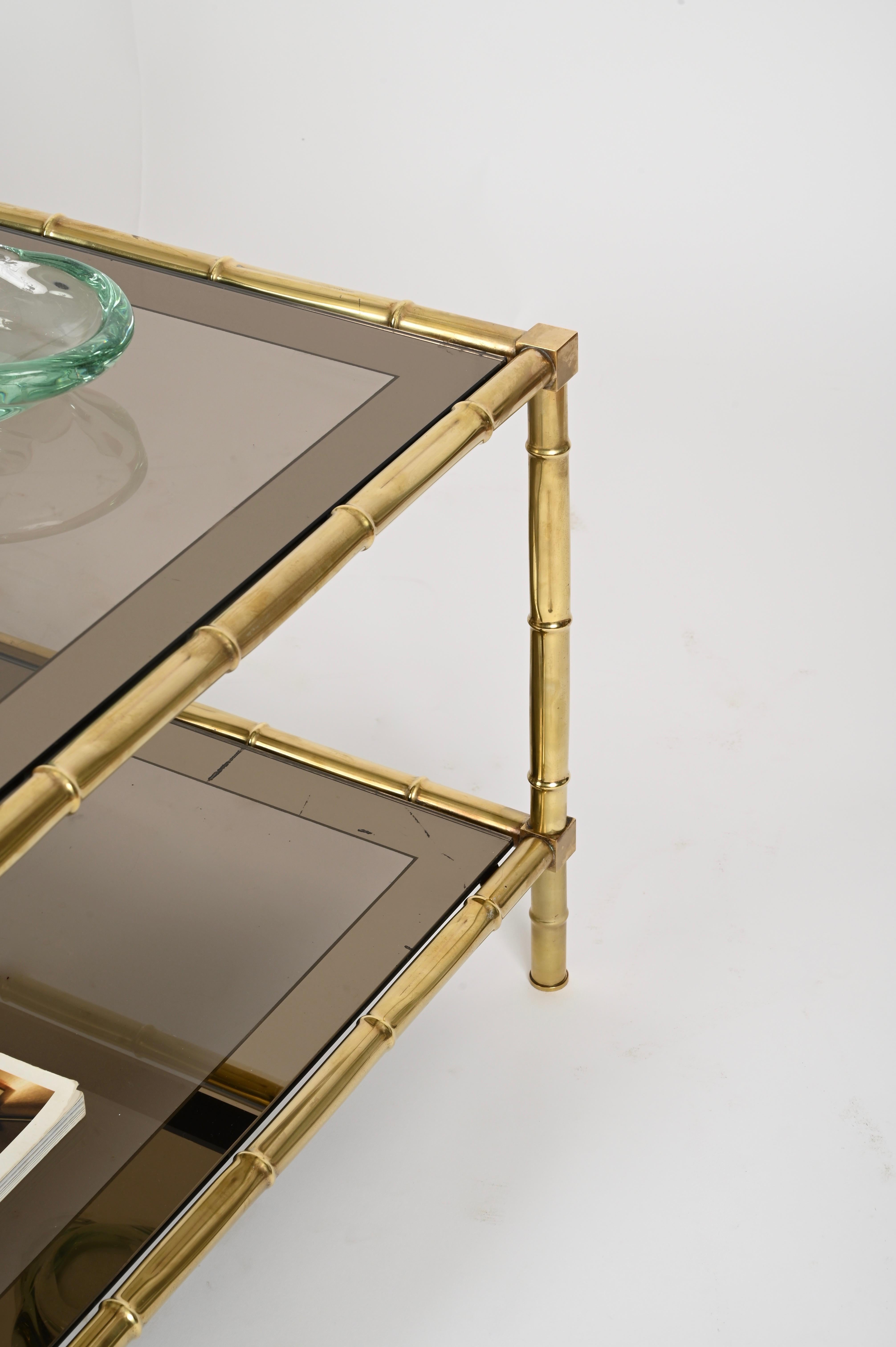 Mesa de centro grande de bambú sintético y latón Maison Jansen, Francia Años 70 en venta 5