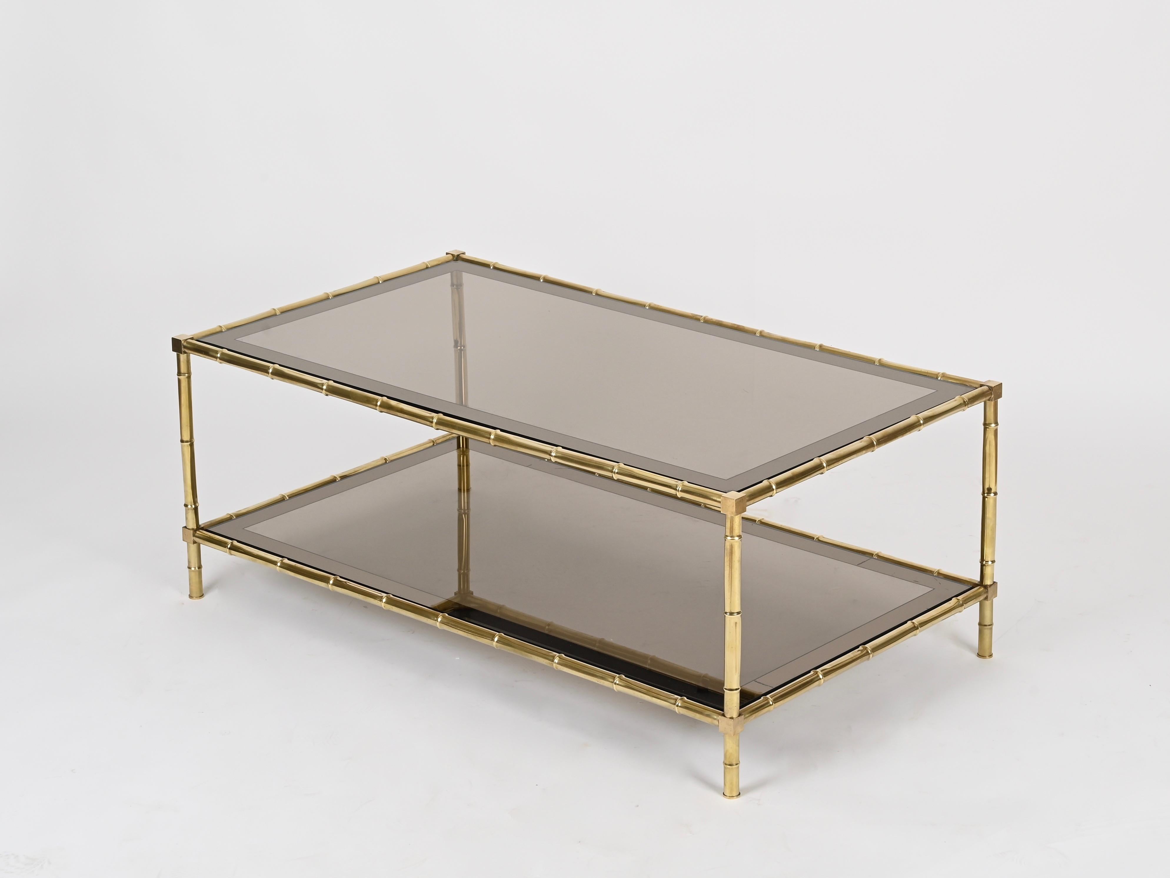 Mesa de centro grande de bambú sintético y latón Maison Jansen, Francia Años 70 en Bueno estado para la venta en Roma, IT