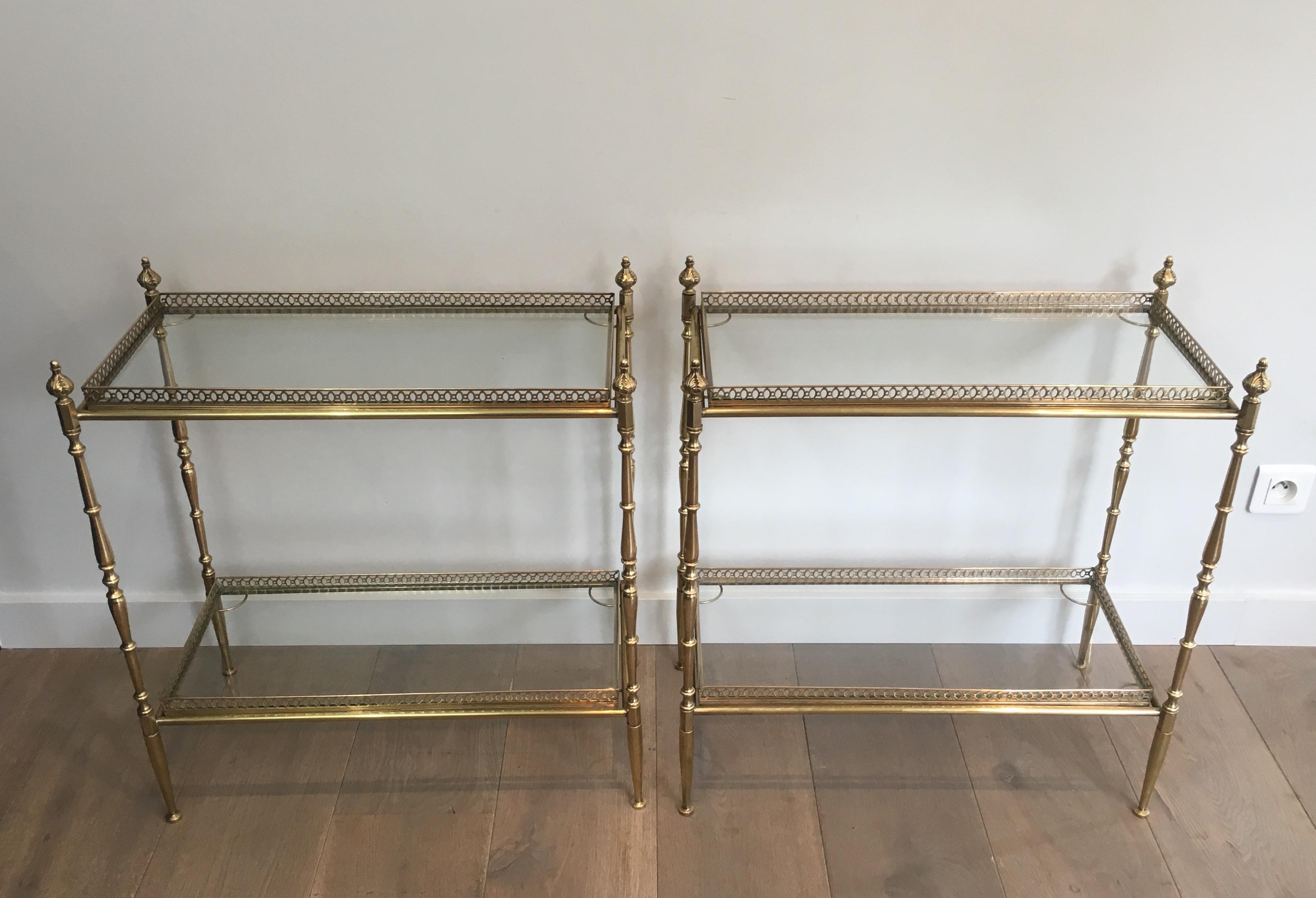 Maison Jansen, Large Pair of Neoclassical Style Brass Side Tables with Removable In Good Condition In Marcq-en-Barœul, Hauts-de-France