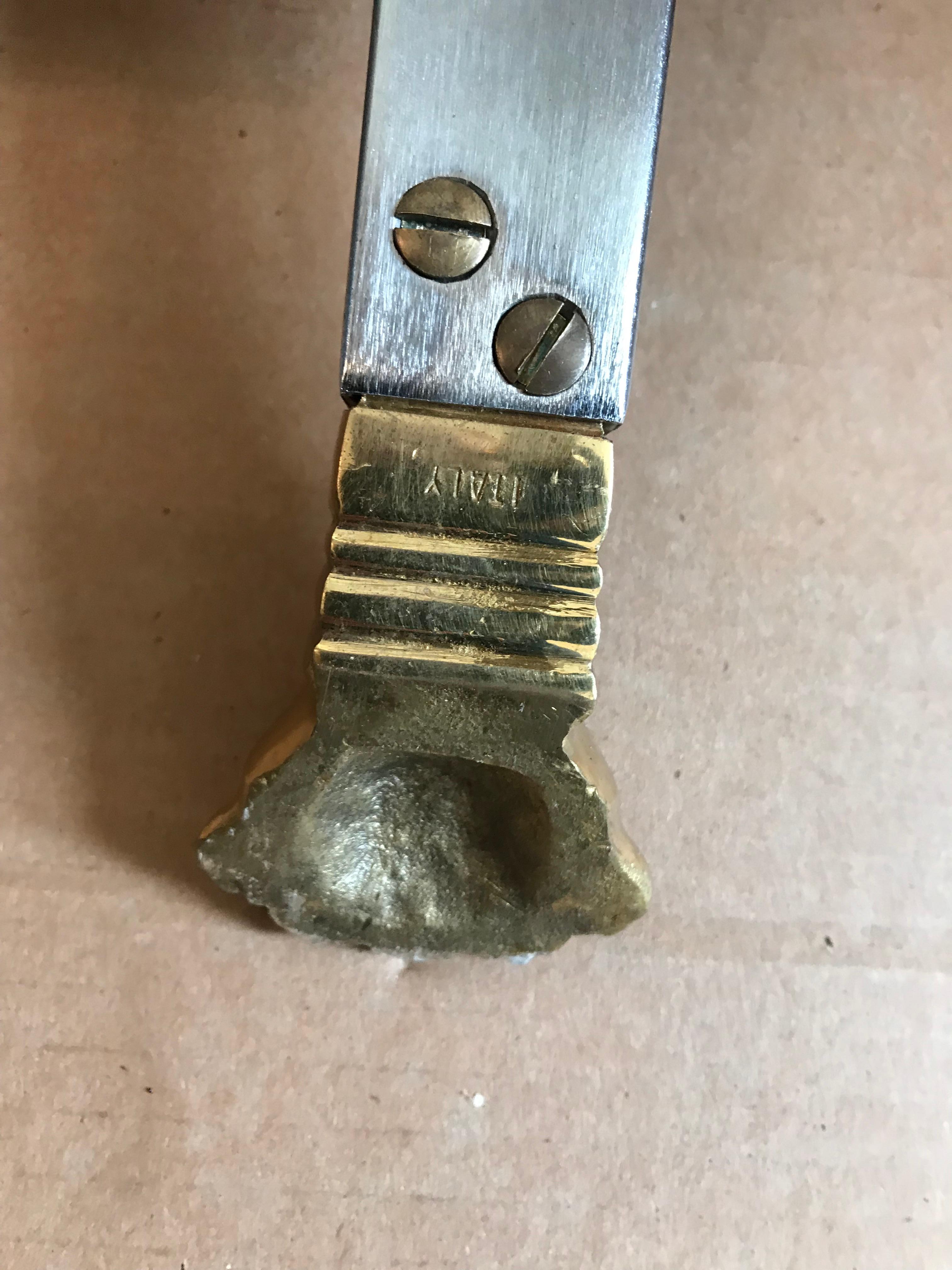Silla auxiliar de campaña plegable de cuero, acero cepillado y latón Maison Jansen Años 60 en venta 3