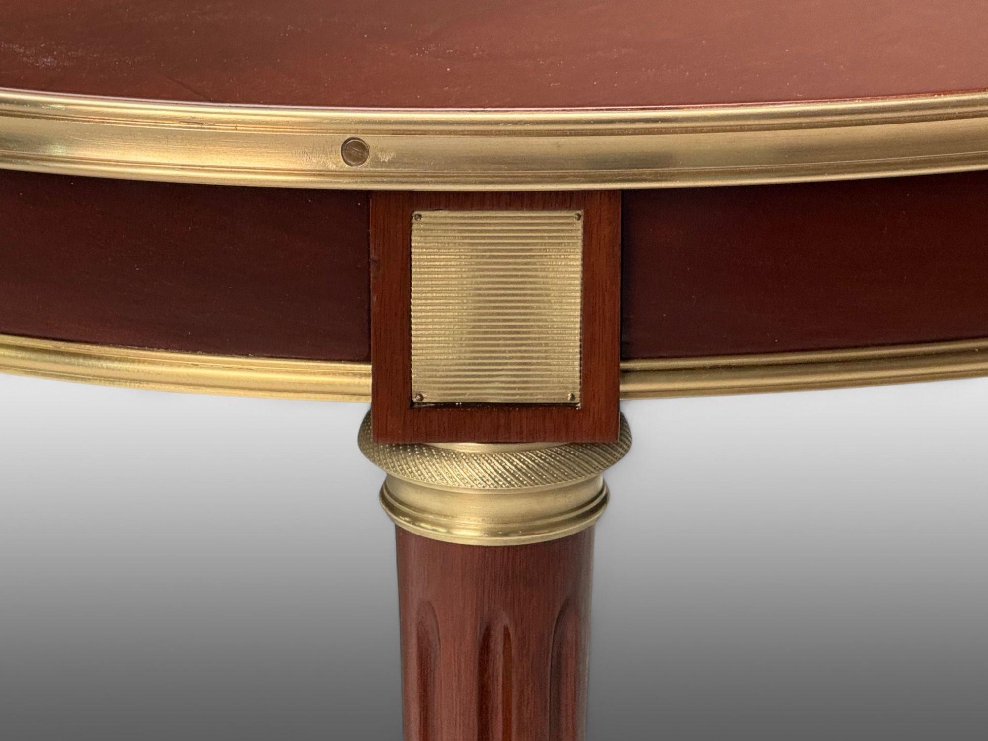 Début du 20ème siècle Maison Jansen, style Louis XVI, acajou, bronze, table de salle à manger, France, années 1920 en vente