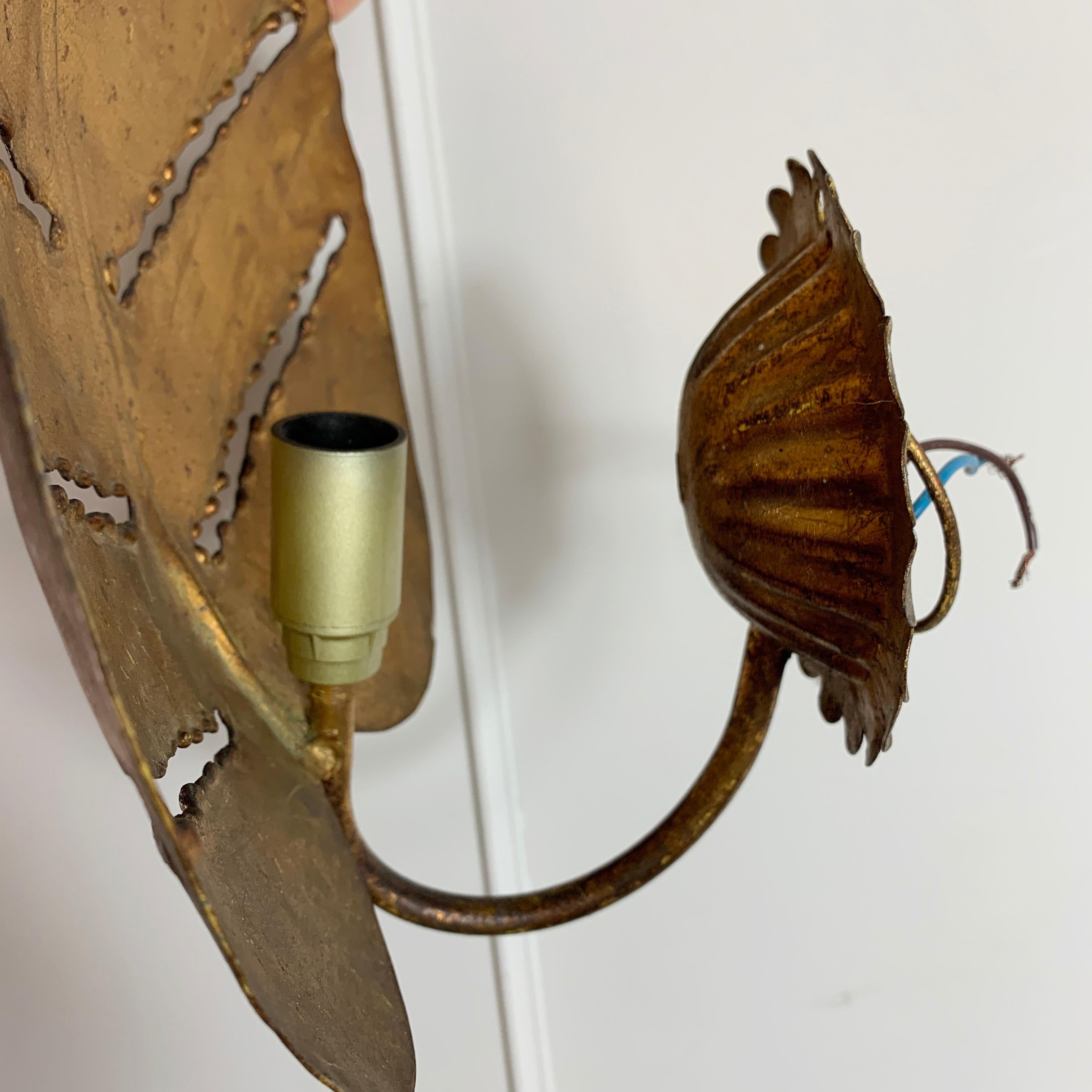 Maison Jansen, Gold Monstera Leaf Wall Light, 1970s In Good Condition For Sale In Hastings, GB