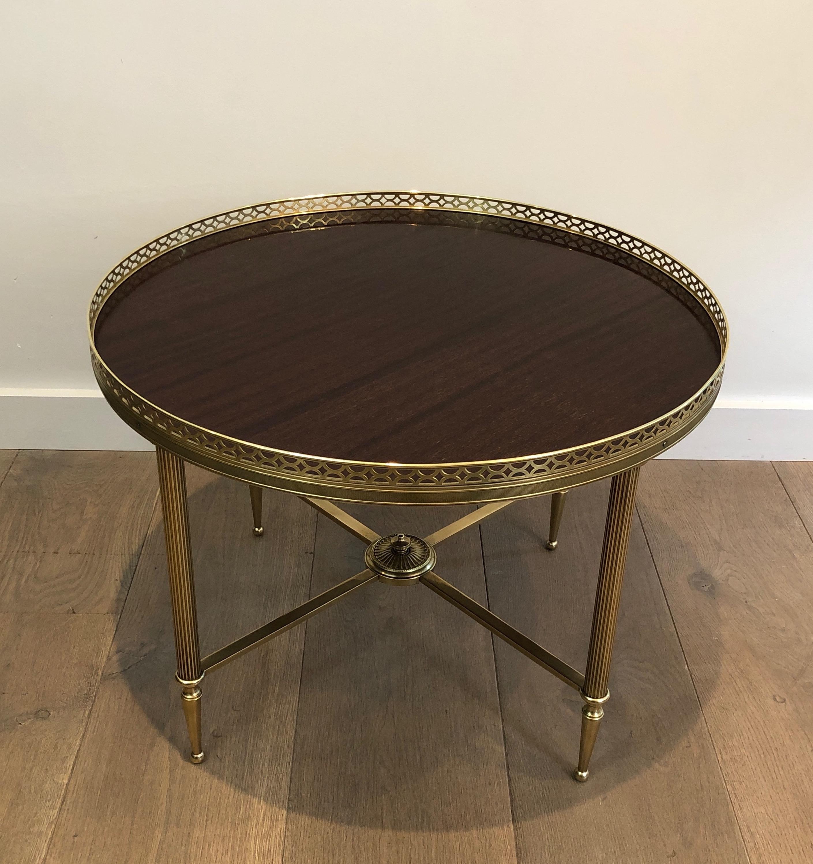 Maison Jansen, Neoclassical Brass Round Coffee Table with Mahogany Veneer Top F In Good Condition In Marcq-en-Barœul, Hauts-de-France
