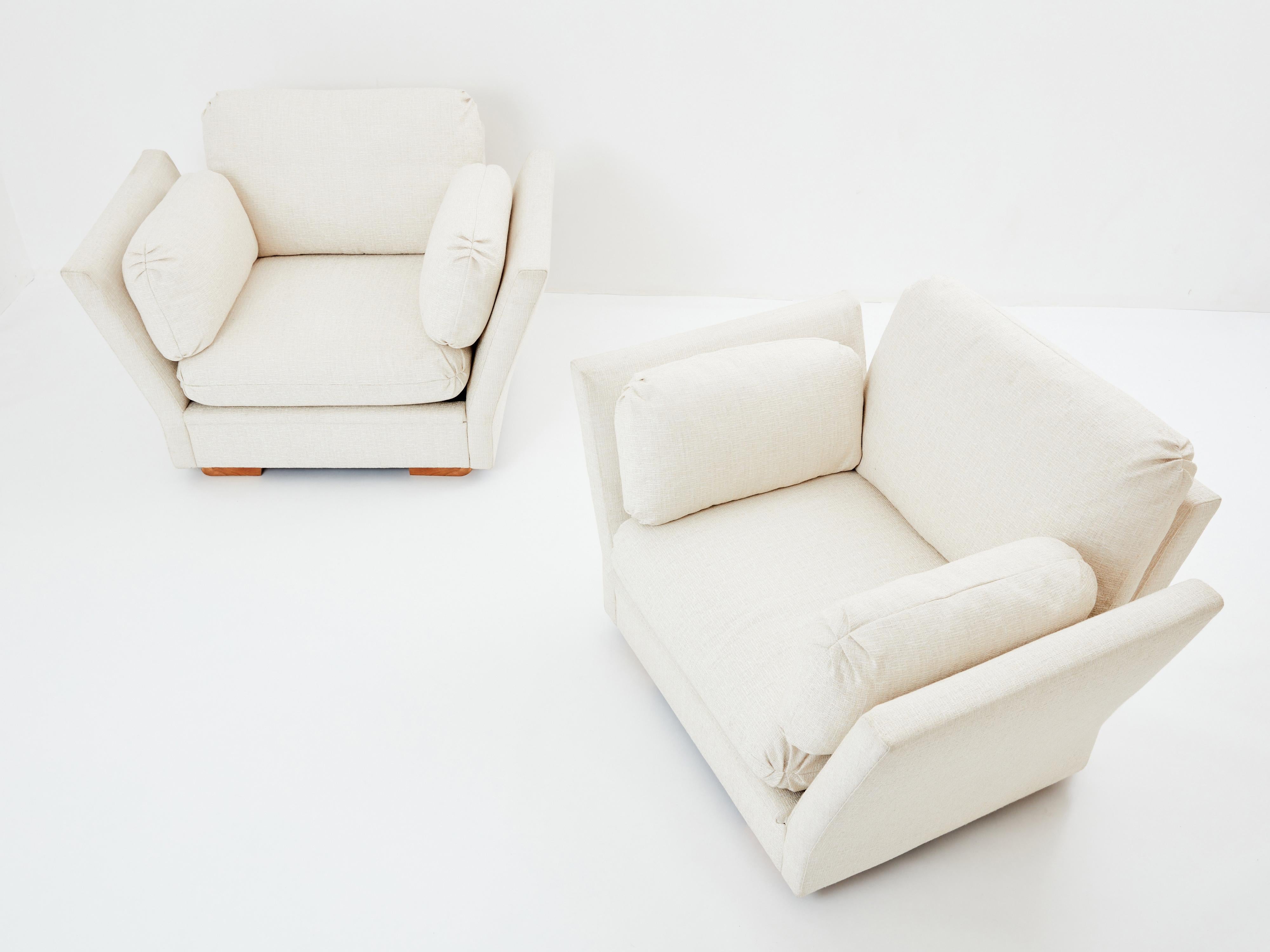 Neoklassizistisches Sesselpaar von Maison Jansen, 1960er Jahre, neu gepolstert (Moderne der Mitte des Jahrhunderts) im Angebot