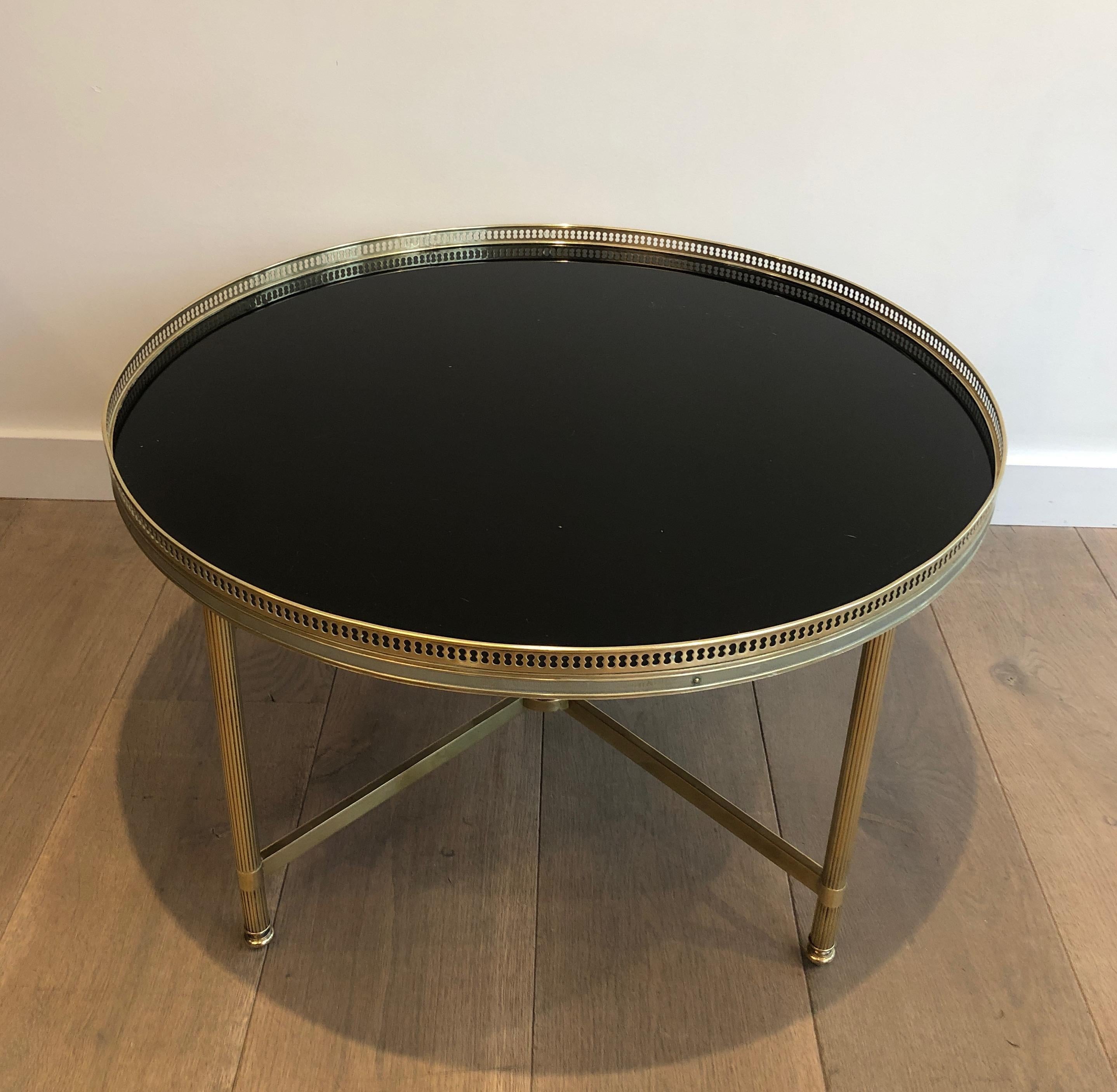 Table basse de style néoclassique en laiton et verre laqué noir par Maison Jansen en vente 9