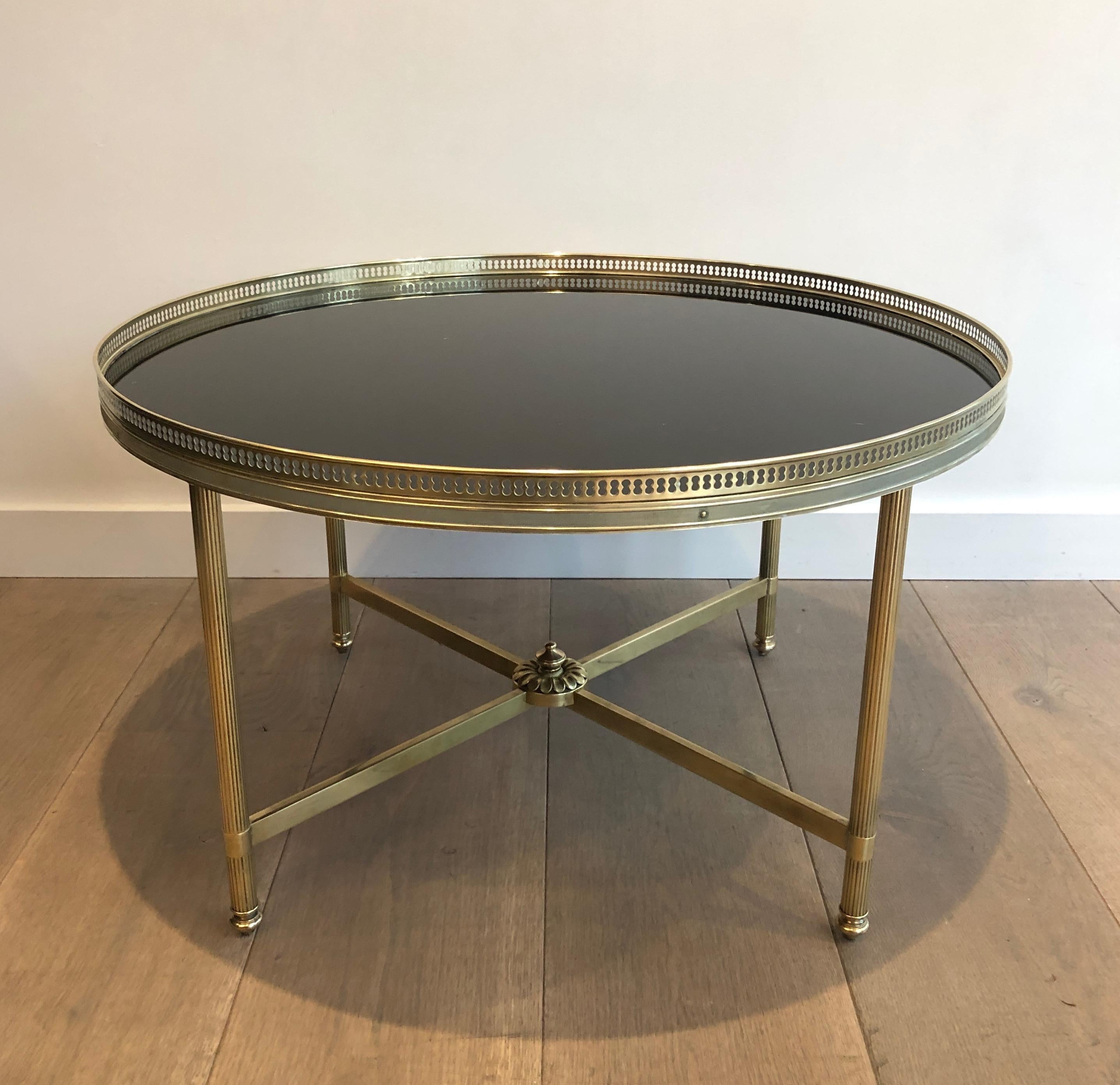 Table basse de style néoclassique en laiton et verre laqué noir par Maison Jansen en vente 12