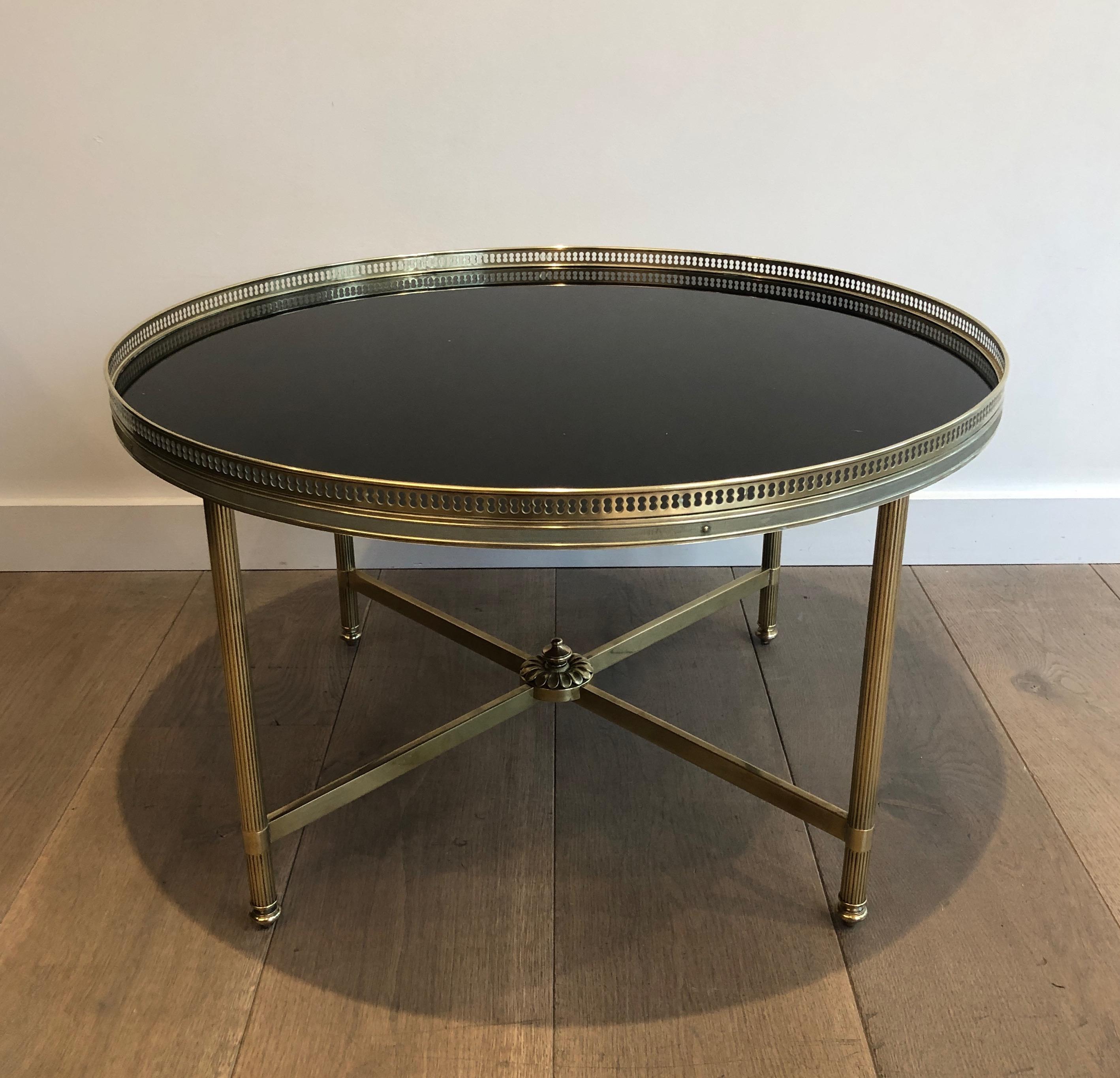 Laiton Table basse de style néoclassique en laiton et verre laqué noir par Maison Jansen en vente