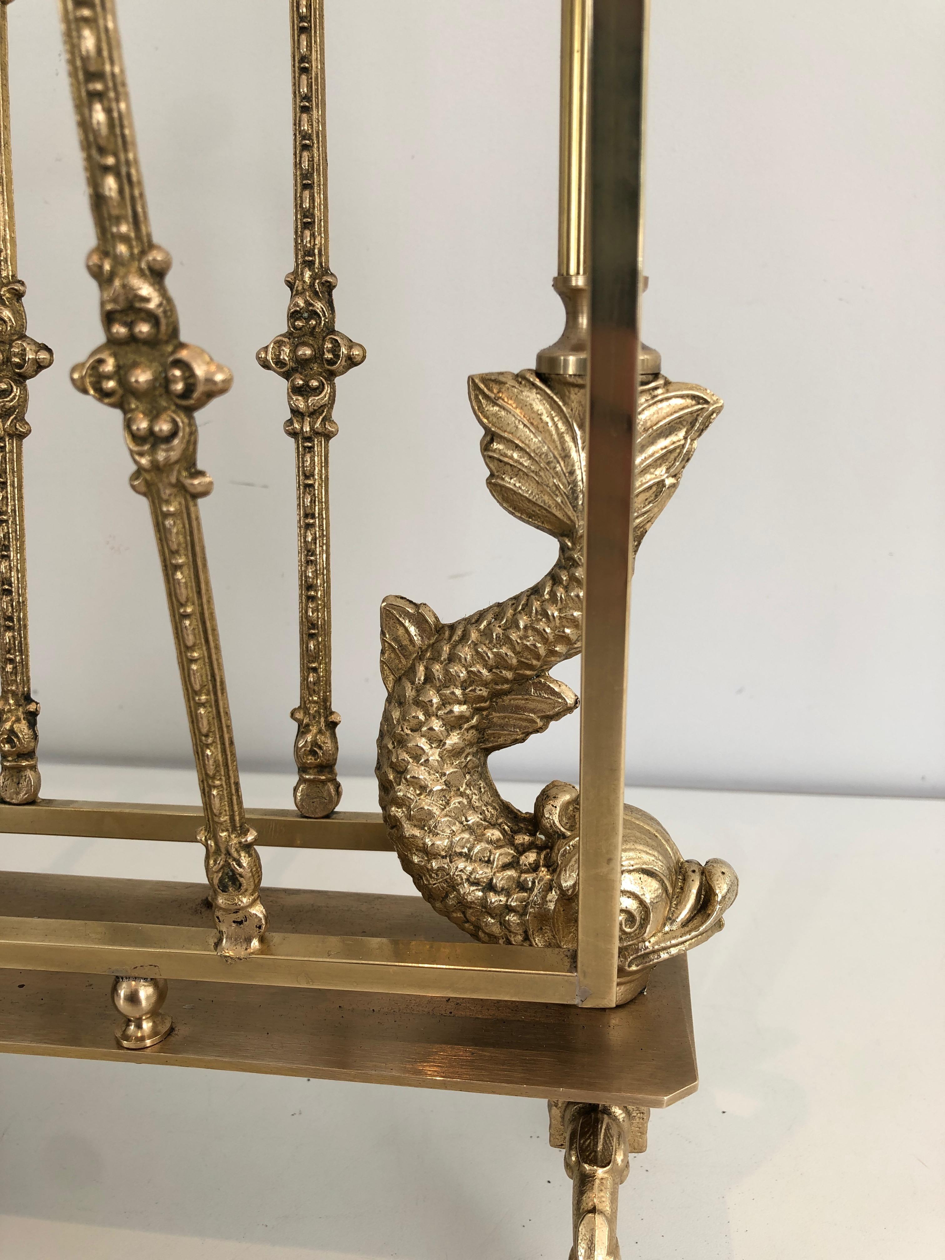 Portariviste francese in stile neoclassico in ottone con teste di delfino, Maison Jansen in vendita 1