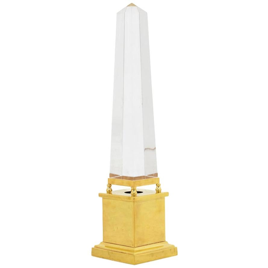 Maison Jansen, Obelisk Lamp in Lucite and Gilt Brass, 1970s For Sale