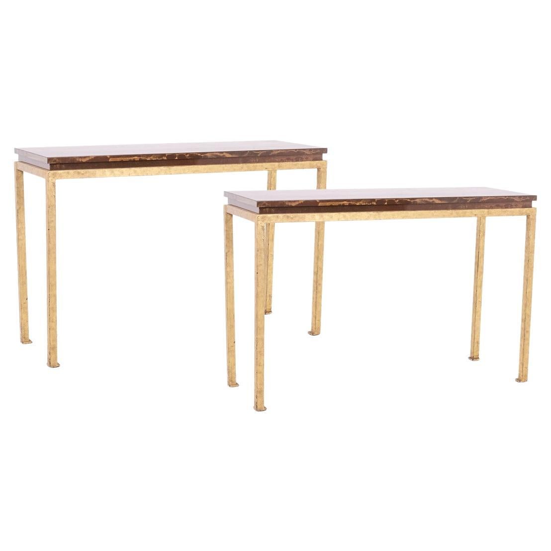 Maison Jansen. Paar Konsolen aus vergoldetem Eisen. Circa 1970. im Angebot