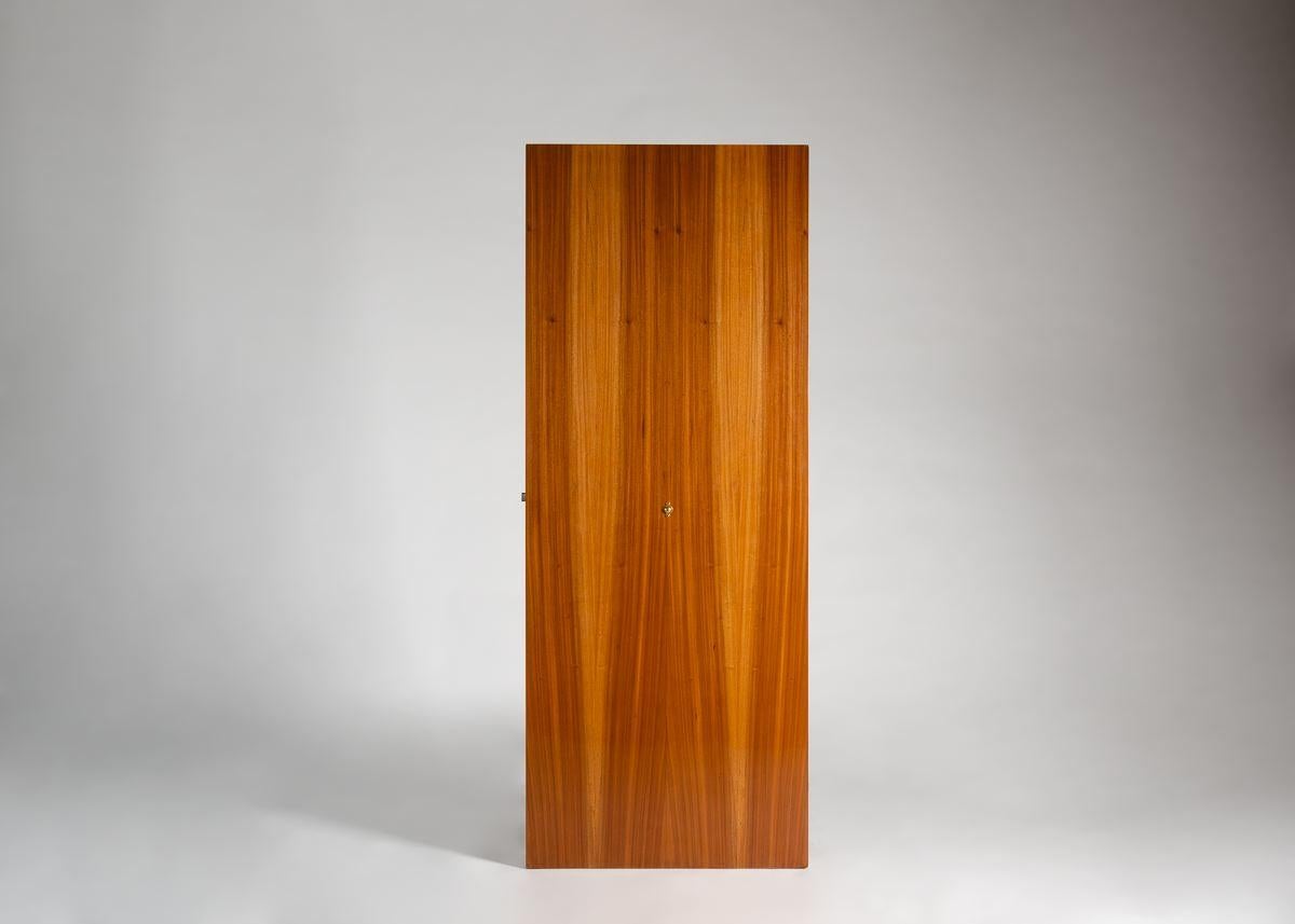 Maison Jansen, Paar Türen aus grünem Wildleder und vergoldeter Bronze, Frankreich, um 1950 im Zustand „Gut“ im Angebot in New York, NY