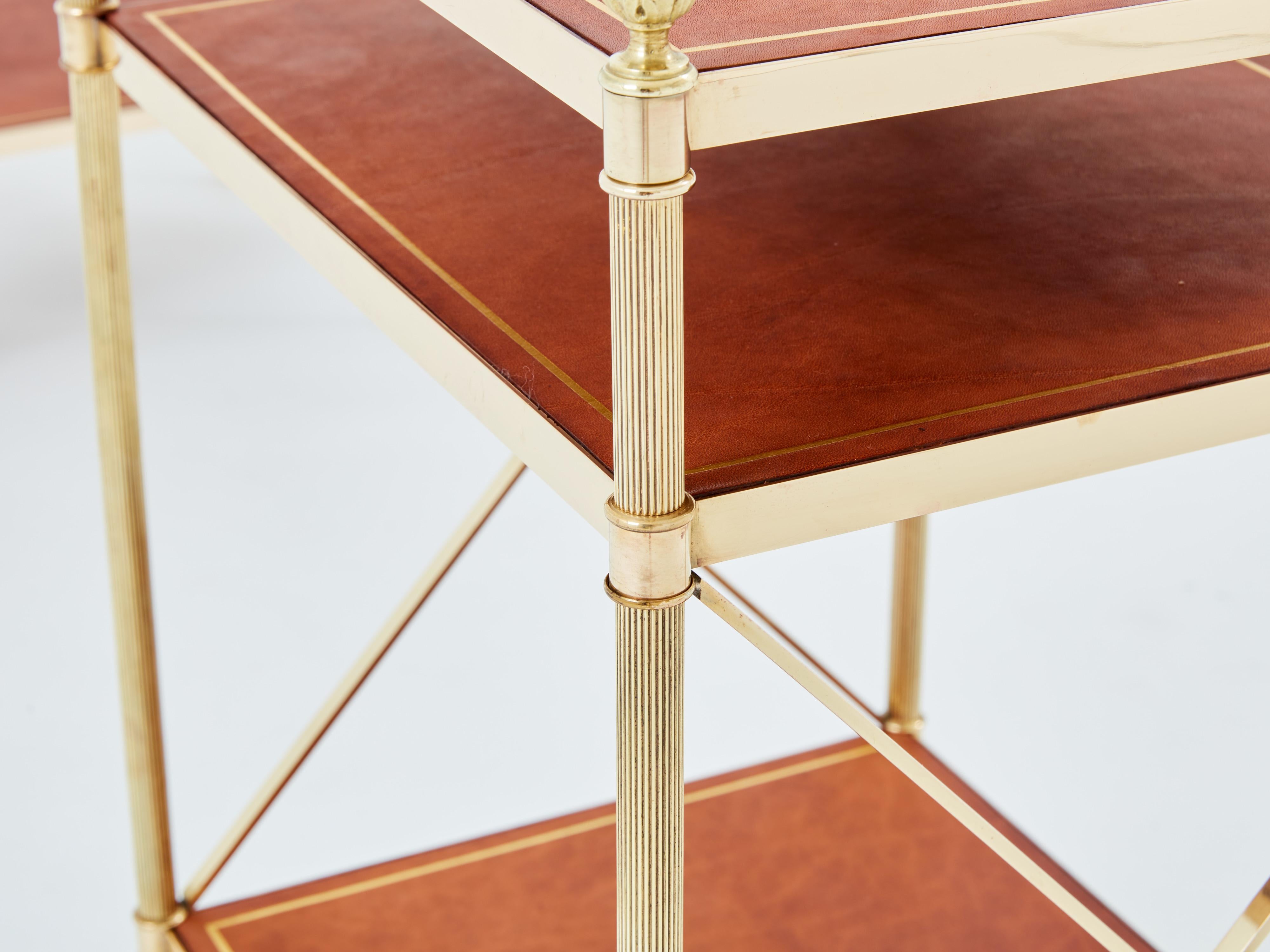 Maison Jansen pair of three-tier side tables brass brown leather 1970s In Good Condition For Sale In Paris, IDF