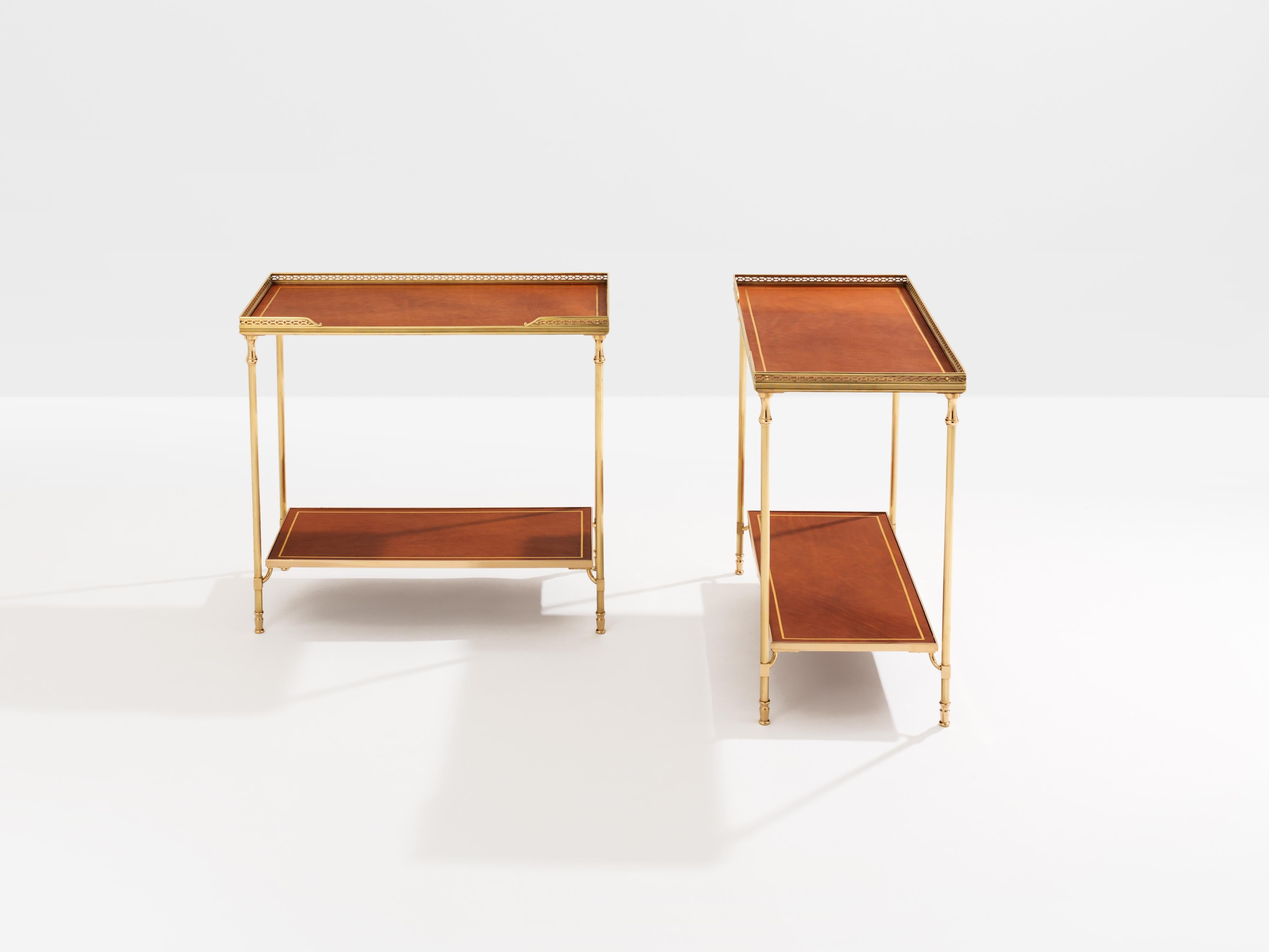 Maison Jansen pair of two-tier side tables brass brown leather 1960s In Good Condition For Sale In Paris, IDF