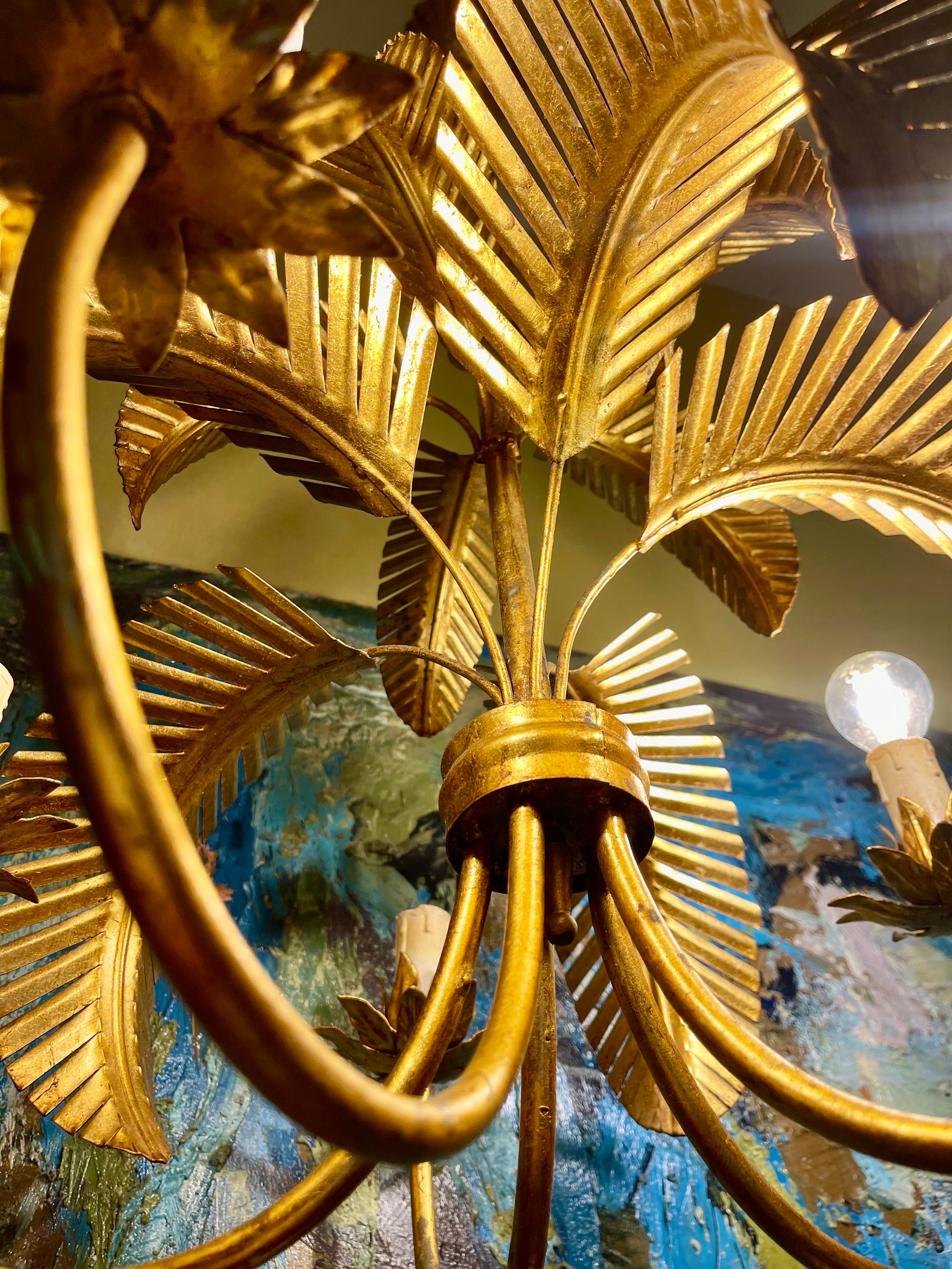 Maison Jansen Palm Kronleuchter vergoldet Unterstützung 5 Glühbirnen , Französisch 1970 (Vergoldet) im Angebot
