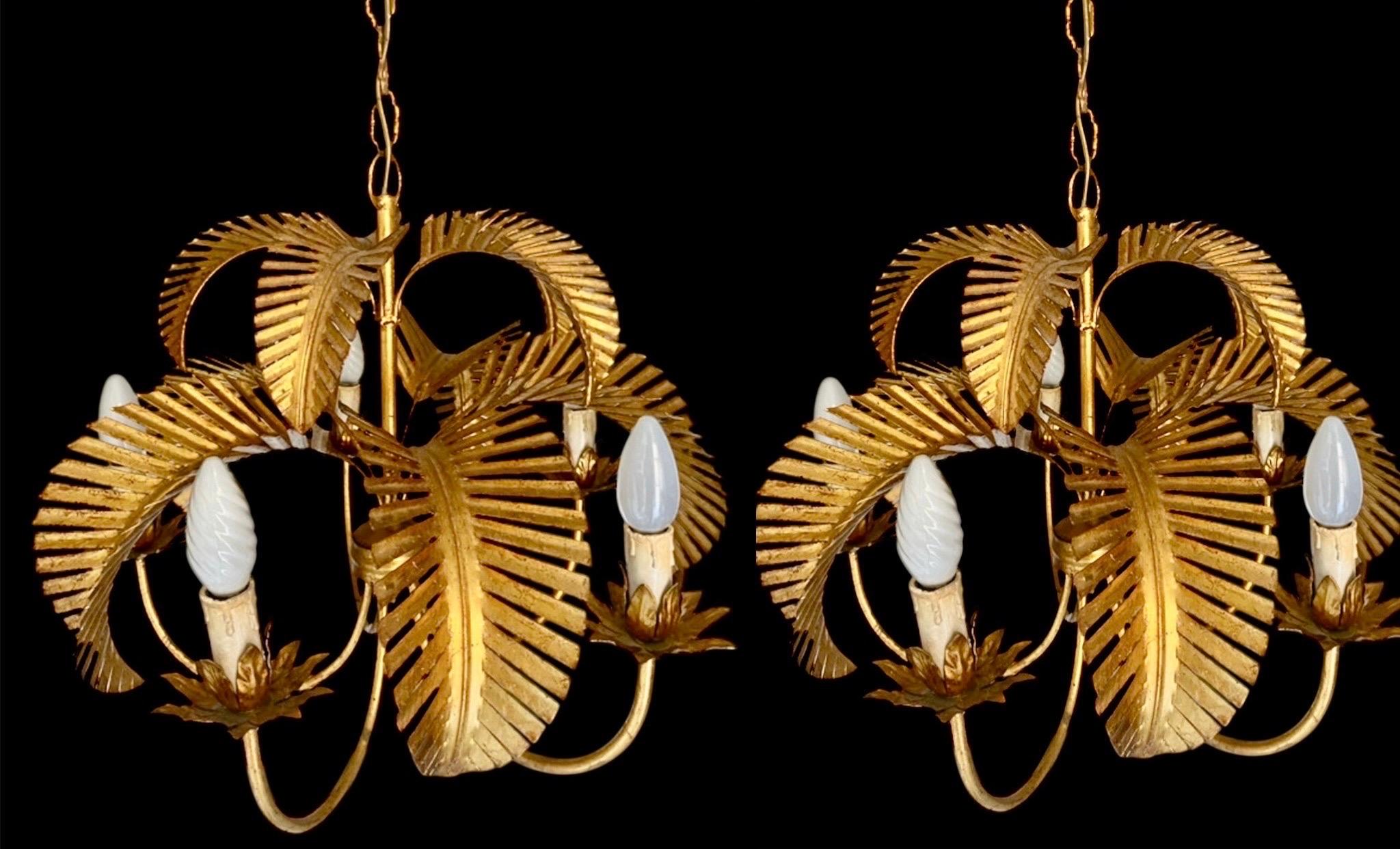 Maison Jansen Palm Kronleuchter vergoldet Unterstützung 5 Glühbirnen , Französisch 1970 (Ende des 20. Jahrhunderts) im Angebot