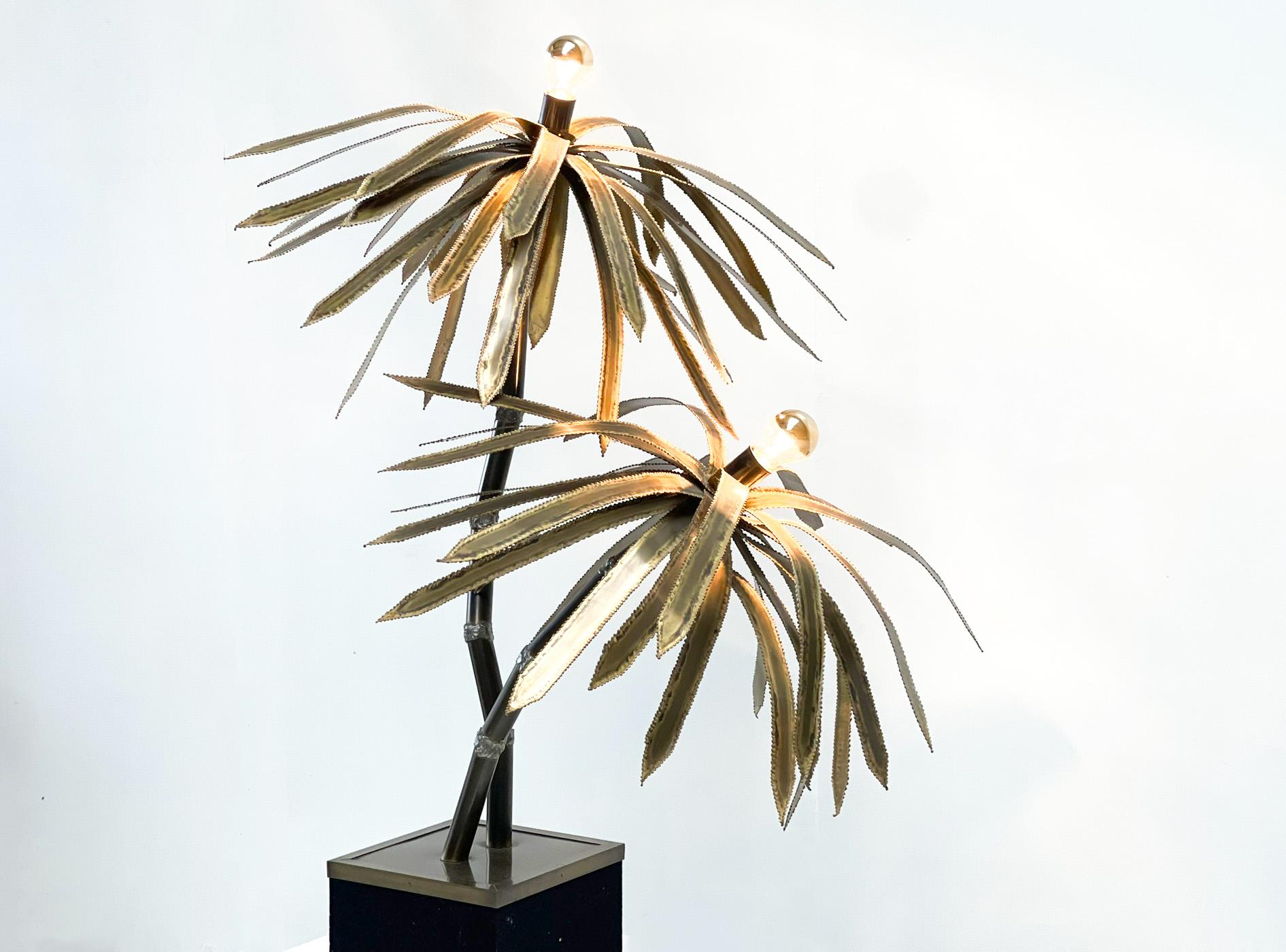 Maison Jansen floorlamp
Beautiful floor lamp by 1 of most famous lamp manufacterer of France, Maison Jansen.

Maison Jansen is known for their luxurious furniture and lamps This is a famous palm lamp from the 70s. The lamp is in very good