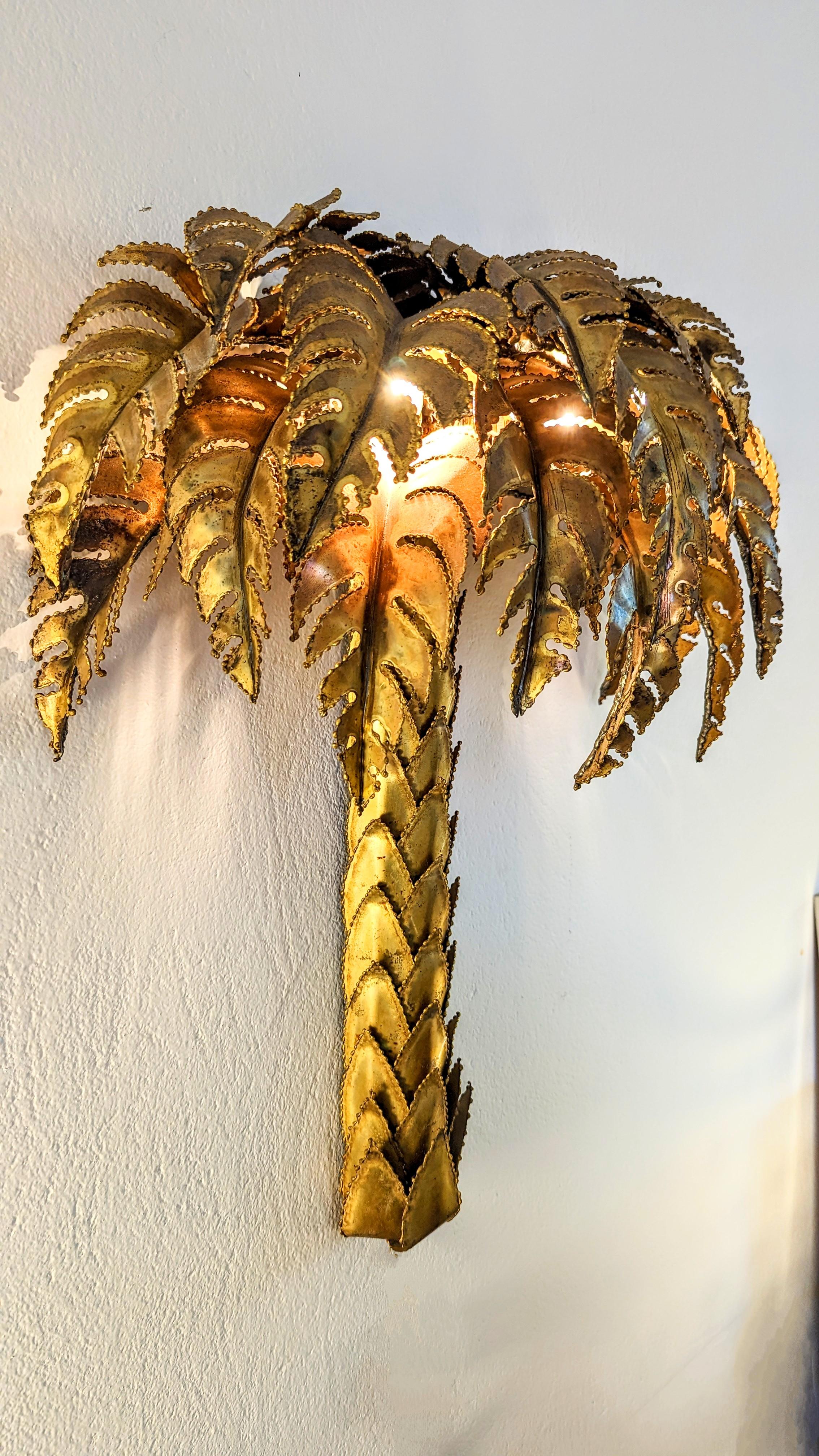 gold palm tree decor