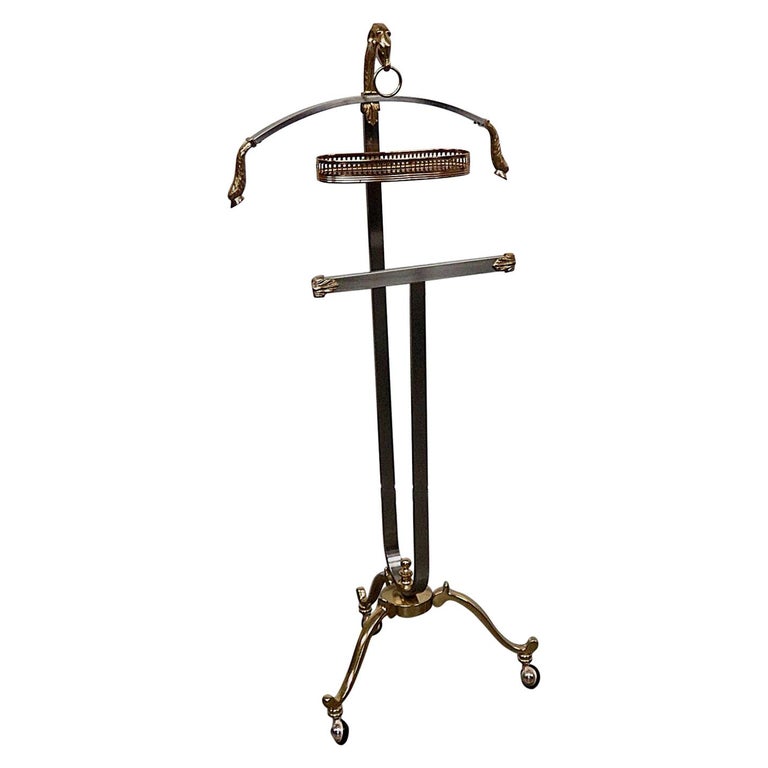 Herrenständer mit Widderkopf im Stil von Maison Jansen im Angebot bei 1stDibs Deutschland