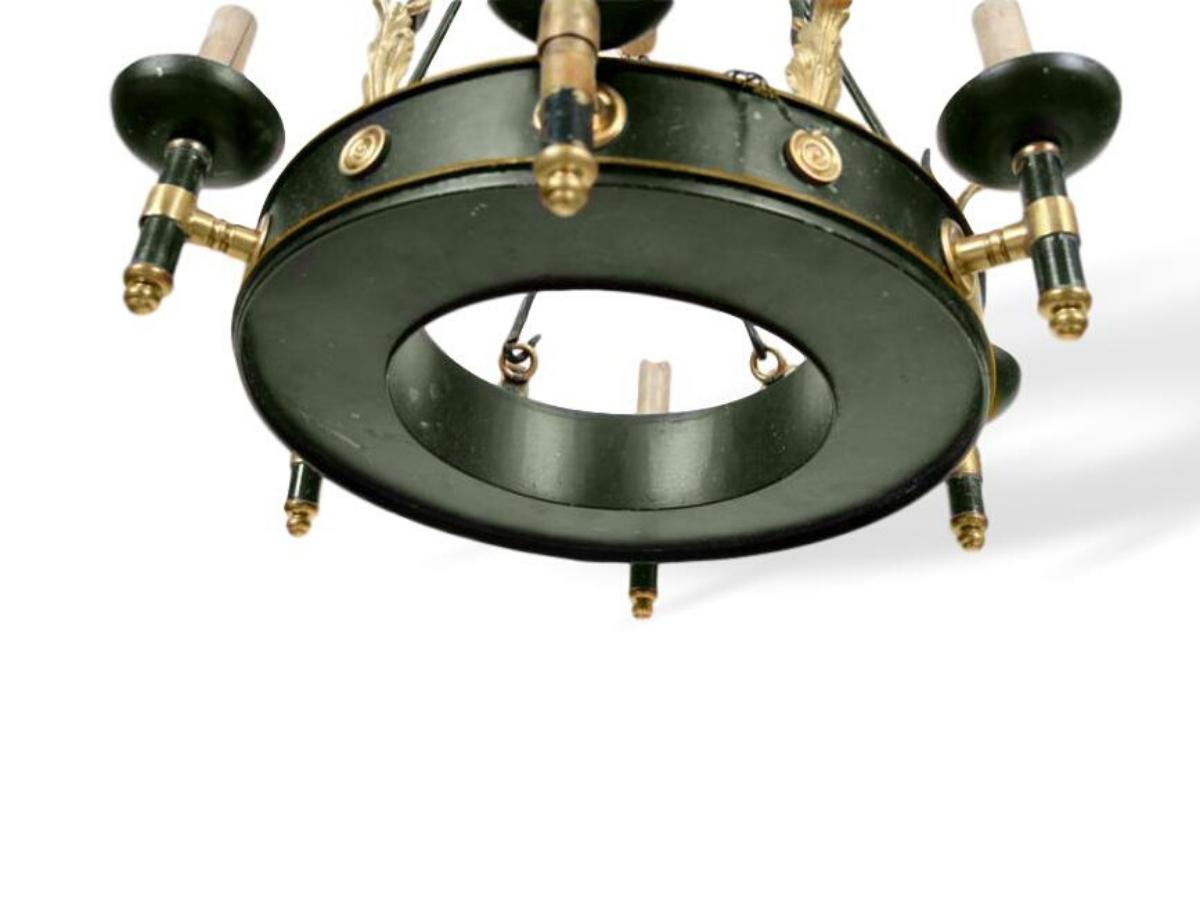 Francese Lampadario a sei bracci in ferro dipinto e bronzo della Maison Jansen in stile Regency in vendita