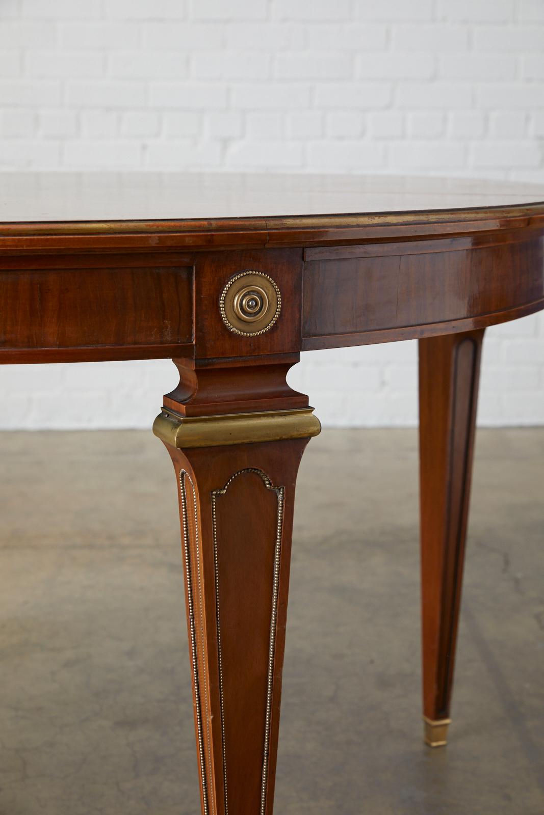 Maison Jansen Round Mahogany Dining Table with Leaf In Good Condition In Rio Vista, CA