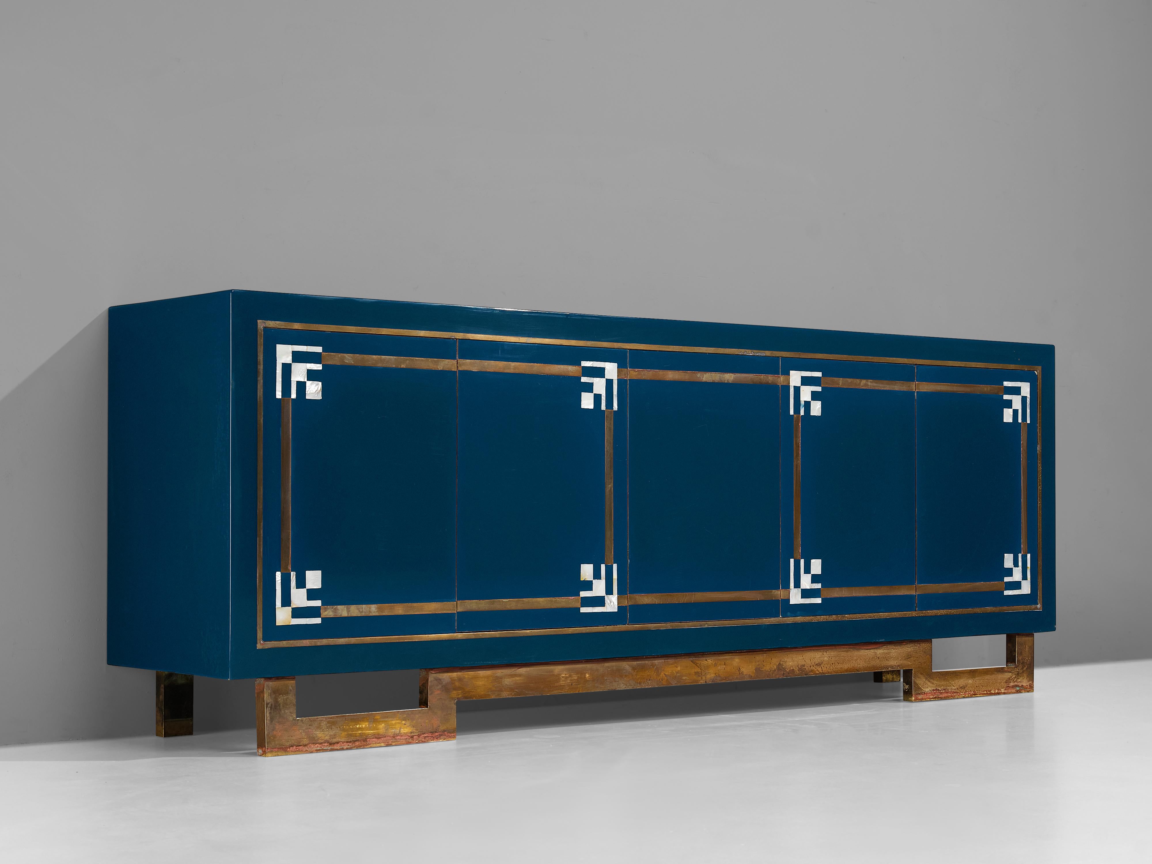 Maison Jansen, sideboard, shell inlay, wood, lacquer, France, 1970s

Elegant French Maison Jansen cabinet inspired by Louis XVI Style. Not only does the cabinet have an eccentric color, it furthermore shows stunning, detailed lining. These are