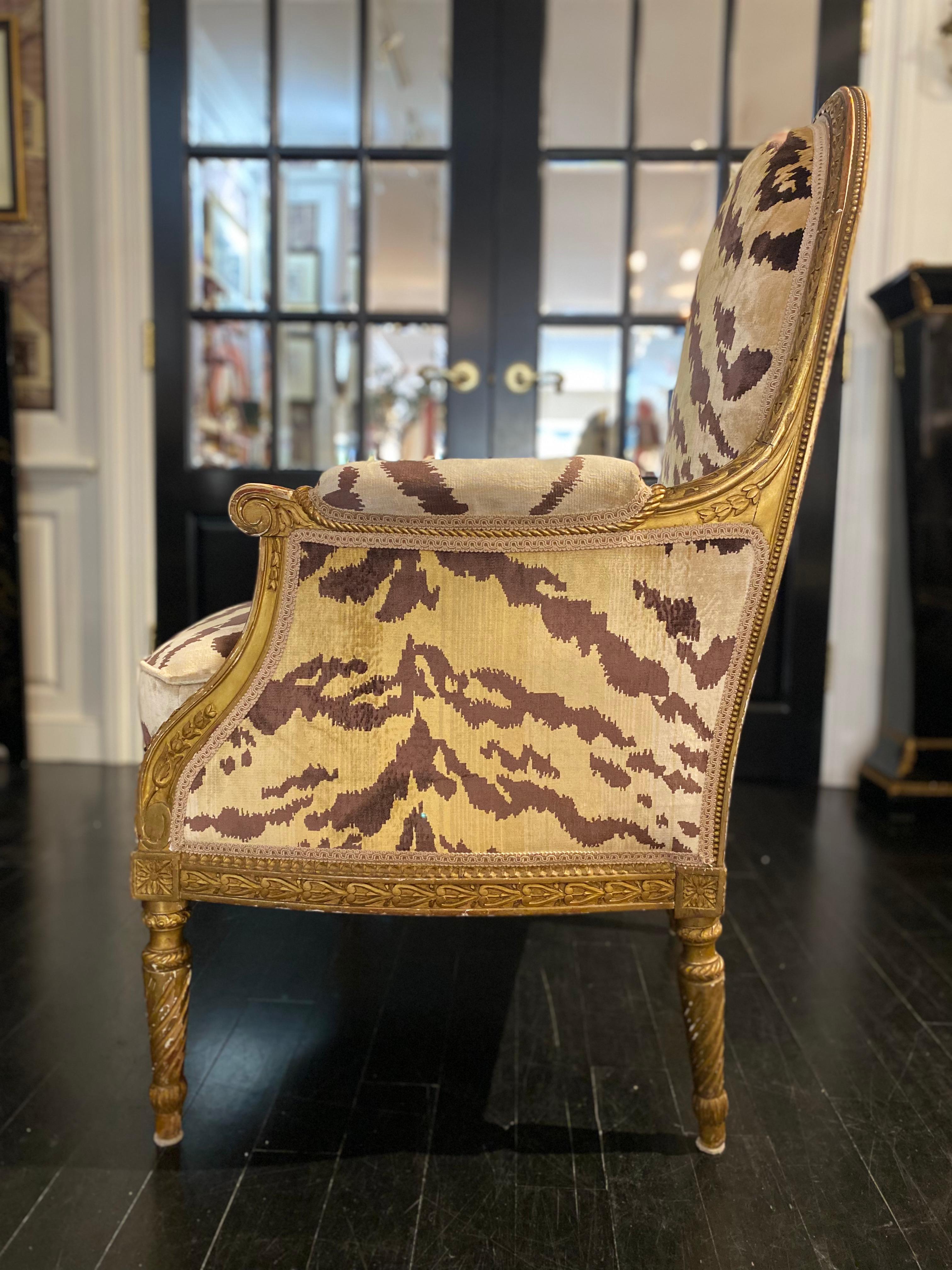 Maison Jansen Signed, Louis XVI Style Giltwood Bergère, TIger Silk Velvet In Good Condition For Sale In Montreal, Quebec