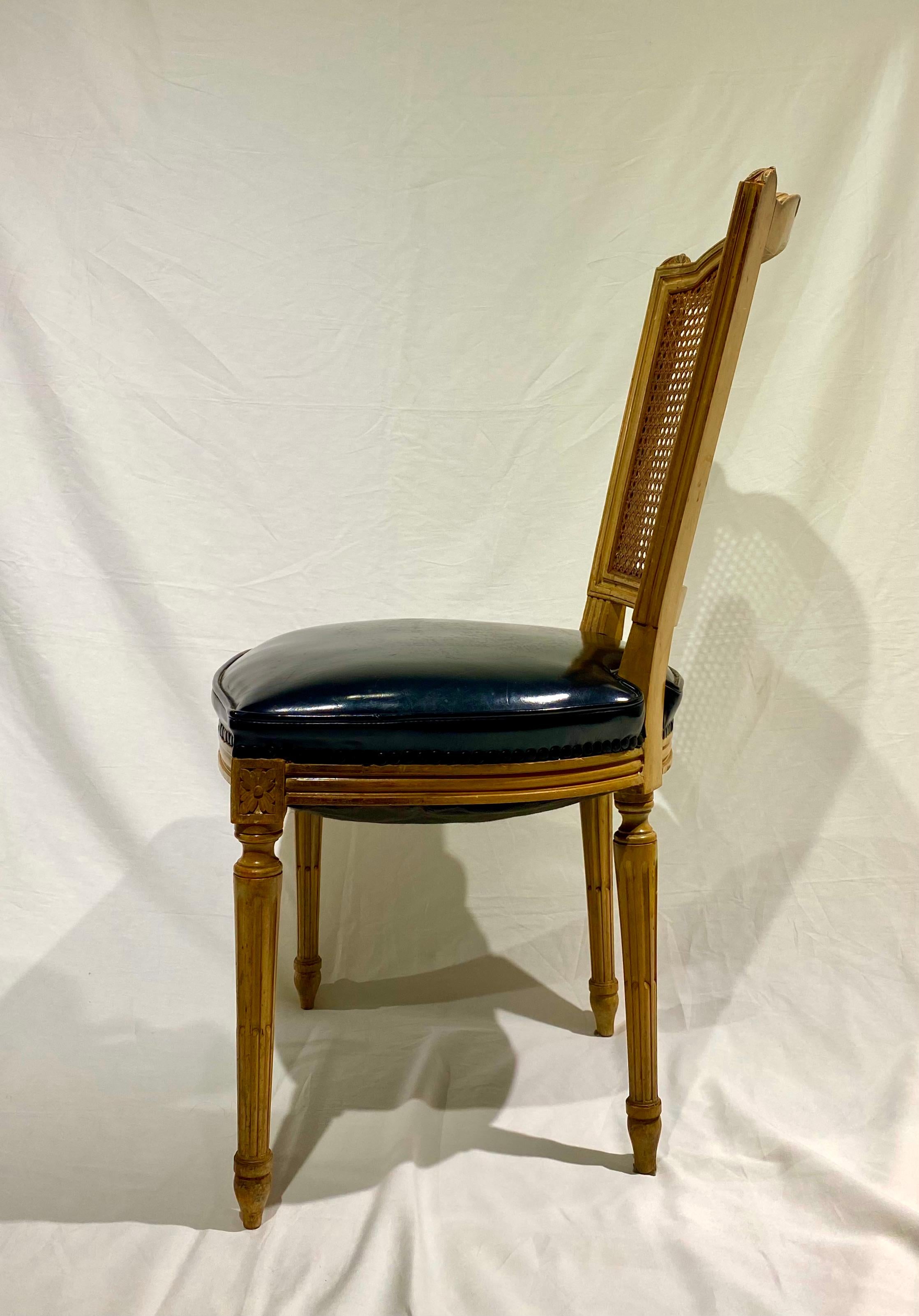 Maison Jansen Gestempelte Stühle mit Rohrrückenlehne, Vierer-Set, Französisch (20. Jahrhundert) im Angebot