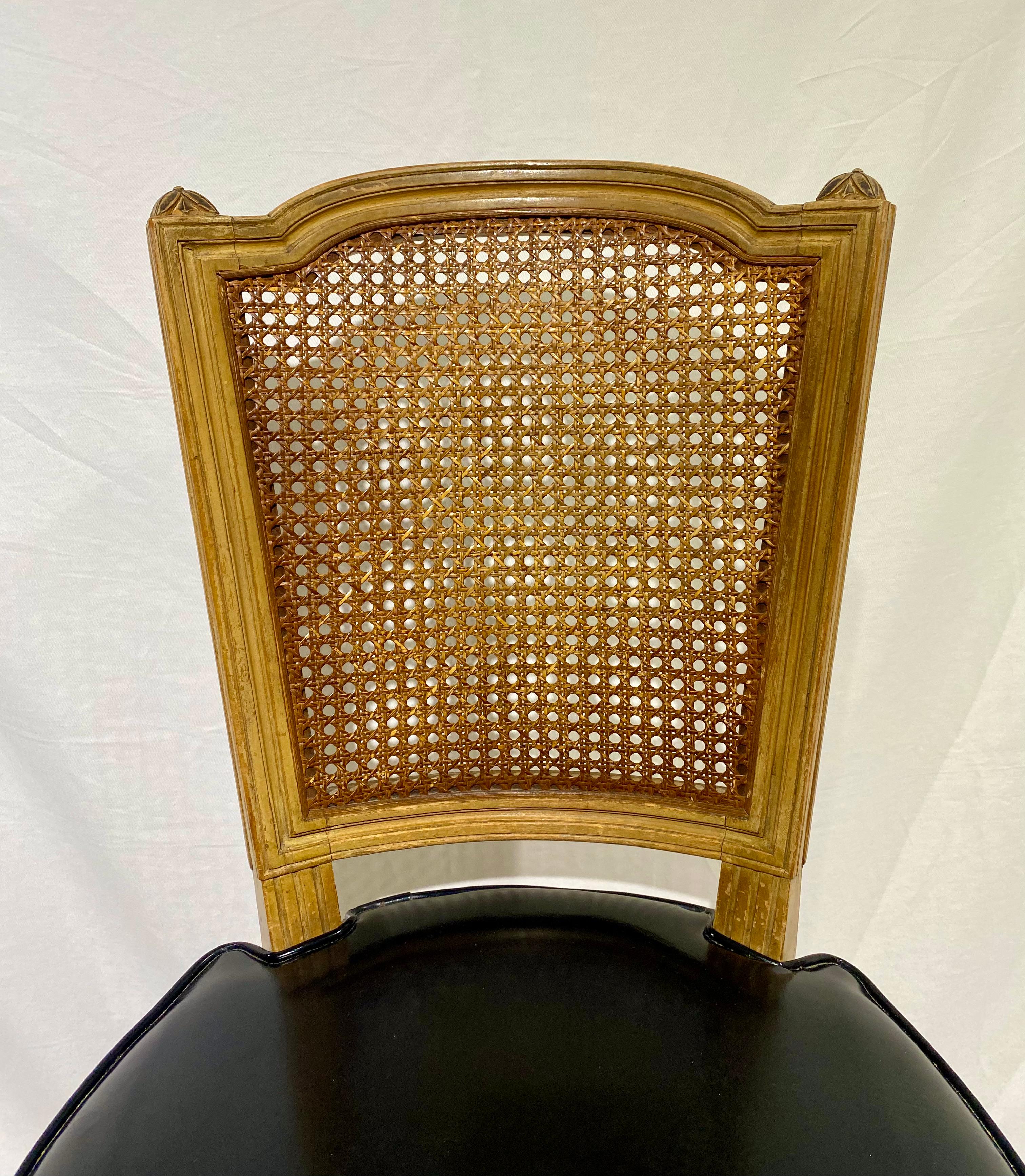 Maison Jansen Gestempelte Stühle mit Rohrrückenlehne, Vierer-Set, Französisch im Angebot 1