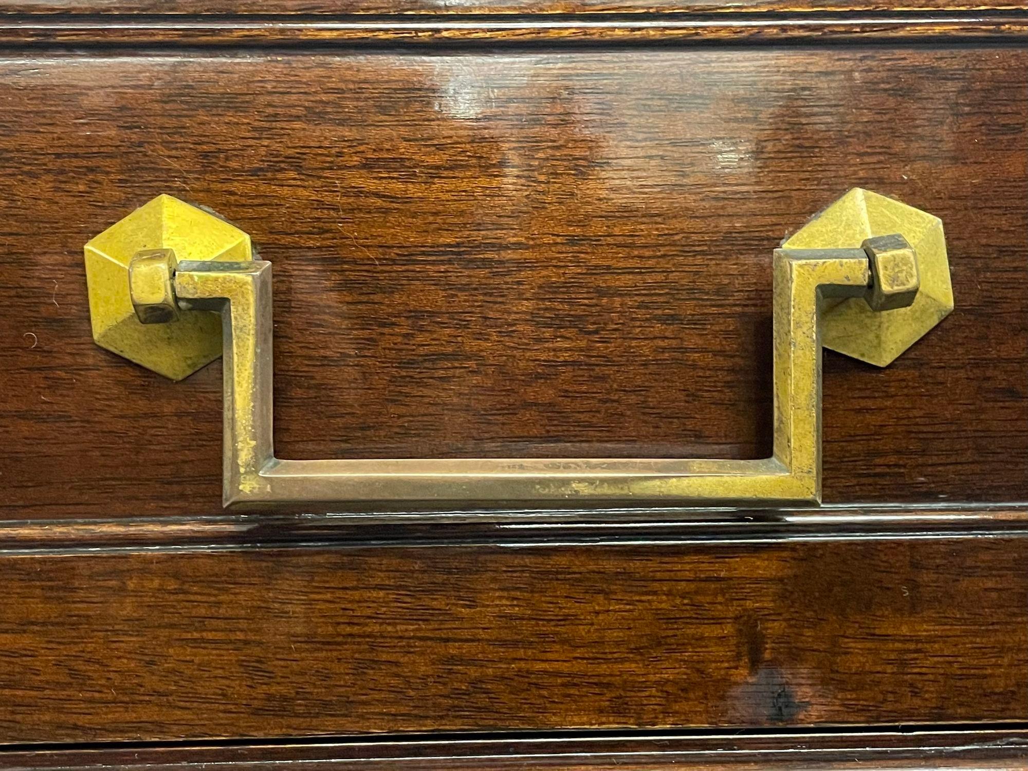 Commodo con piano in marmo in mogano stile Luigi XVI con timbro della Maison Jansen 7
