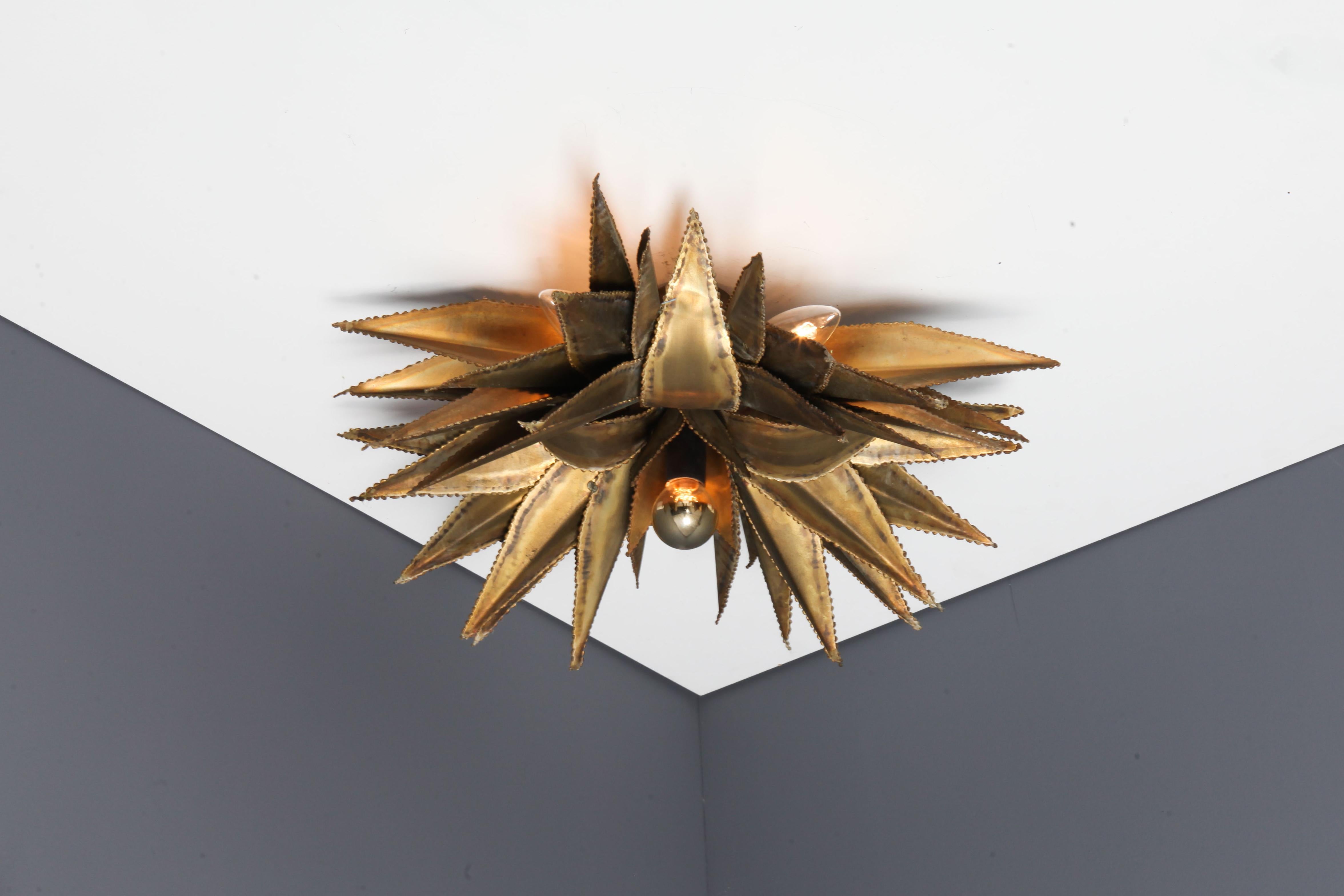 Late 20th Century Maison Jansen Star Shaped Palm Tree Style Brass Sconce, 1970s For Sale