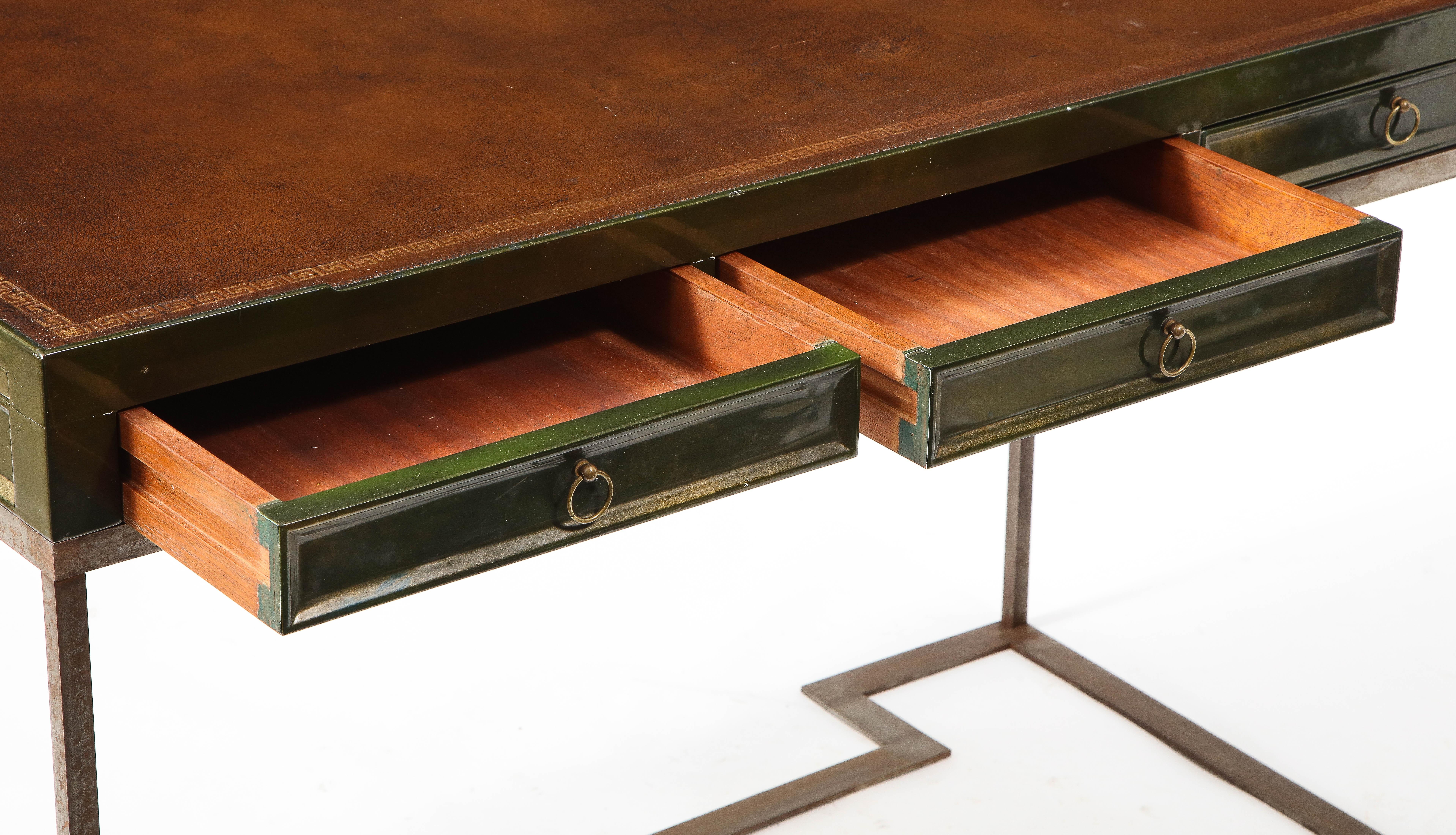 Moderner neoklassizistischer Schreibtisch aus Stahl und Lack von Maison Jansen, Frankreich 1960er Jahre im Angebot 5