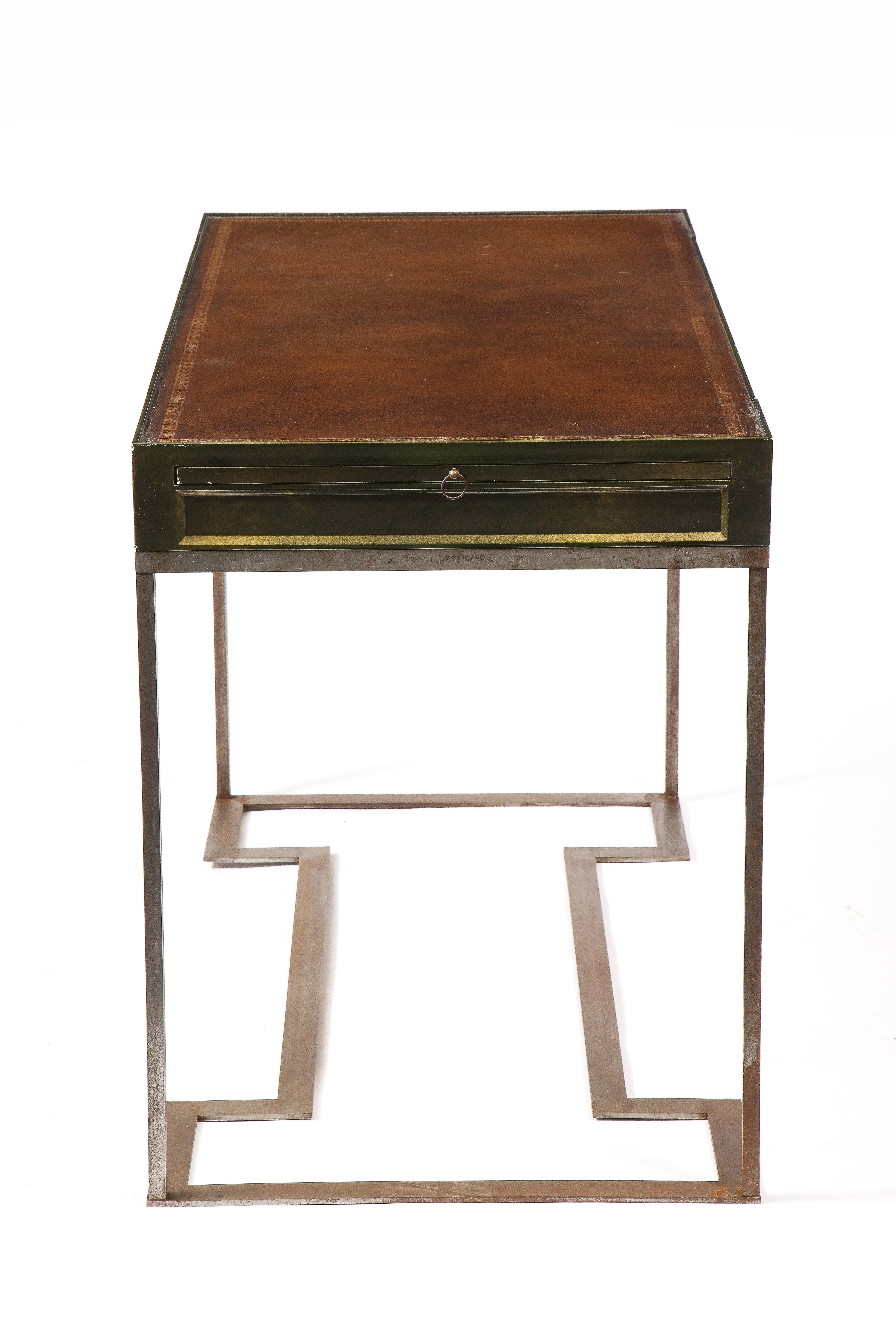 Moderner neoklassizistischer Schreibtisch aus Stahl und Lack von Maison Jansen, Frankreich 1960er Jahre im Angebot 6