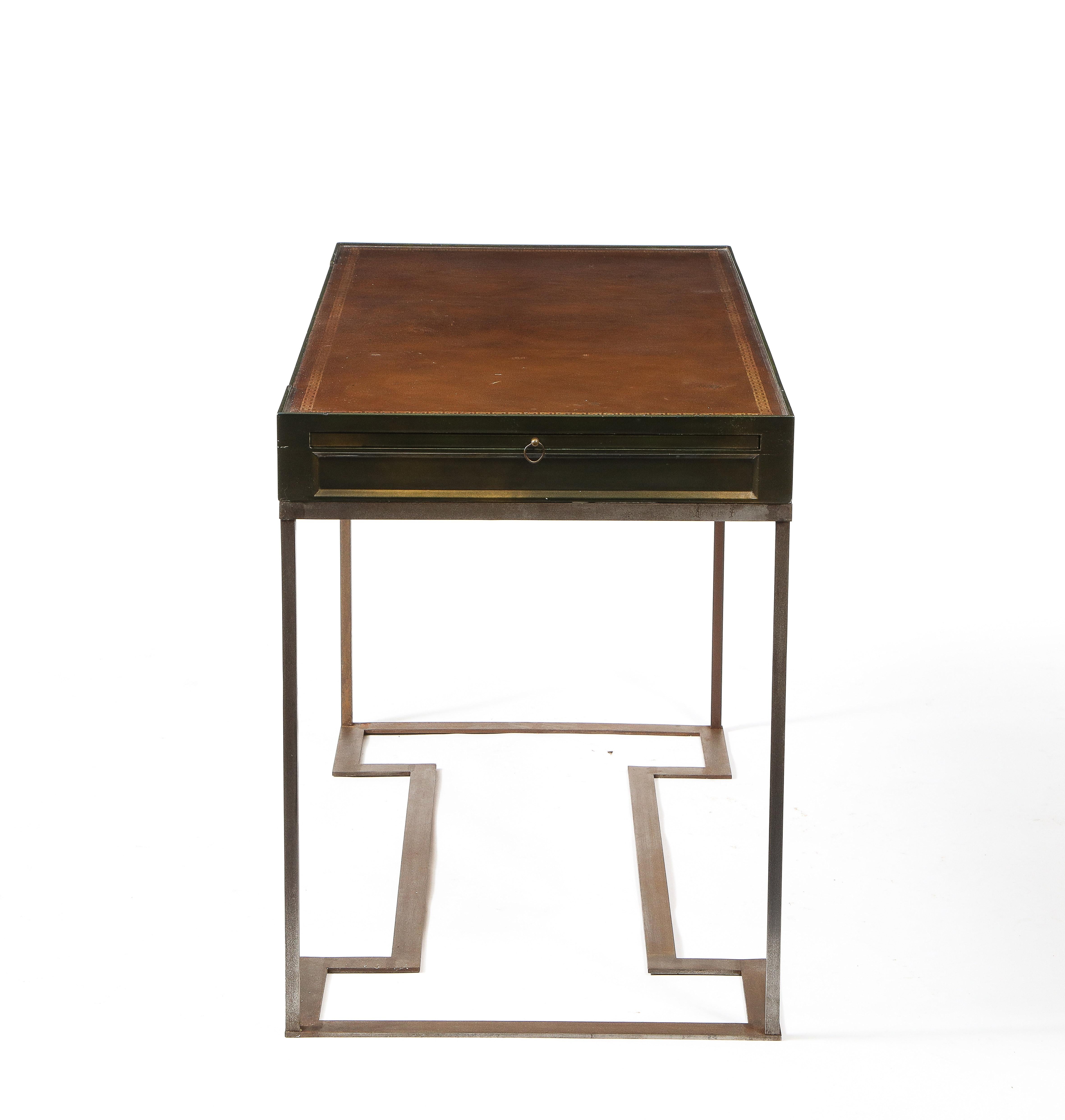 Moderner neoklassizistischer Schreibtisch aus Stahl und Lack von Maison Jansen, Frankreich 1960er Jahre im Angebot 12