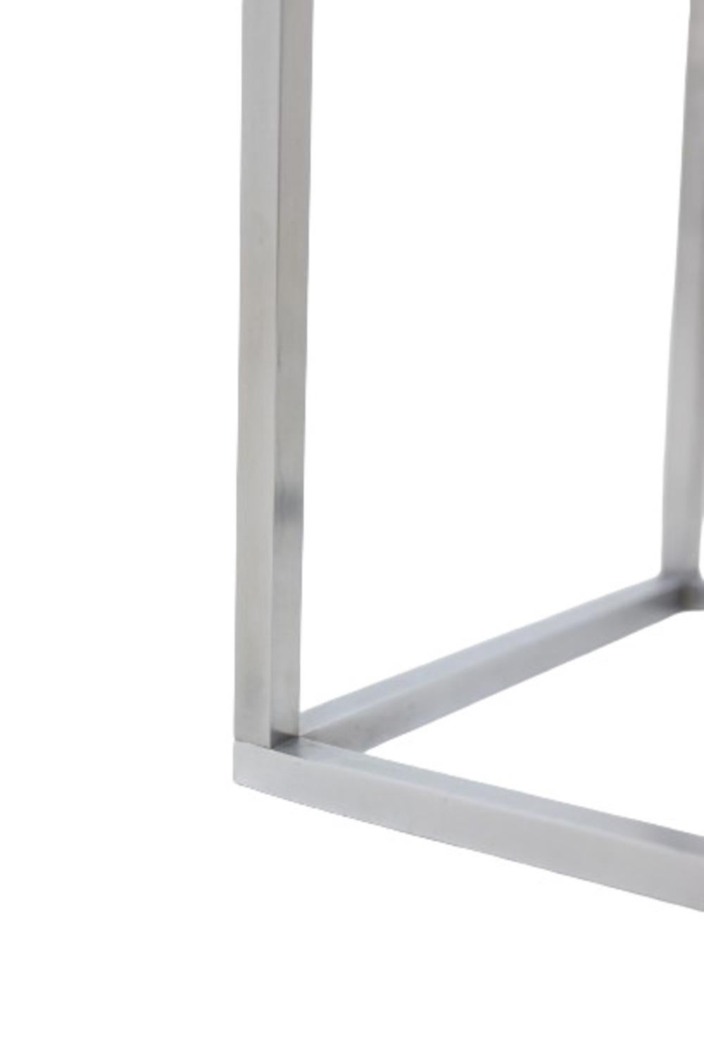 Maison Jansen, by.

Rectangular stool, the black leather seat resting on a brushed aluminum base.

French work realized in the 1970s.

Dimensions: H 46 x W 42 x D 42 cm

Reference: LS6177171B
