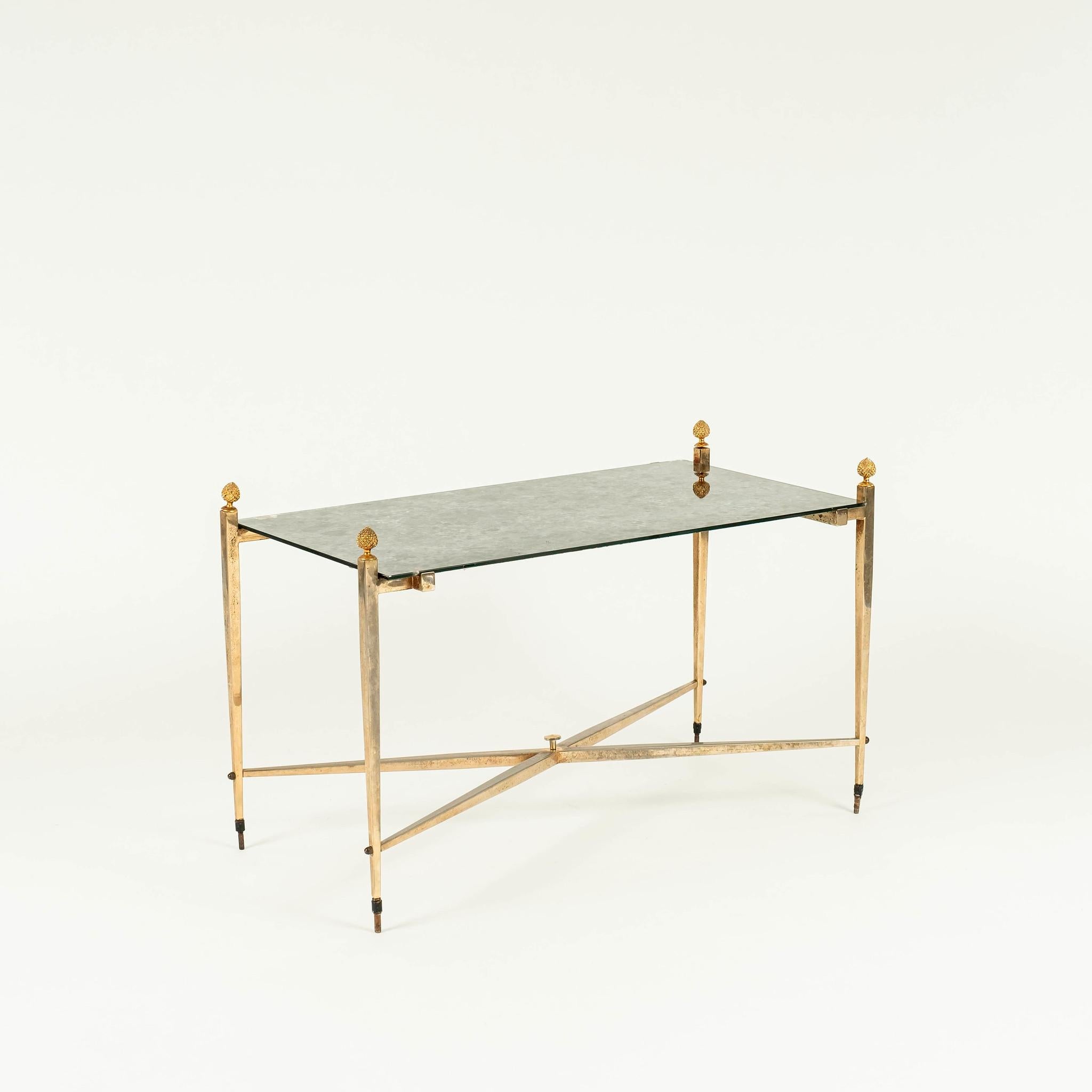 Mesa de cóctel de latón y espejo envejecido estilo Maison Jansen siglo XX en venta