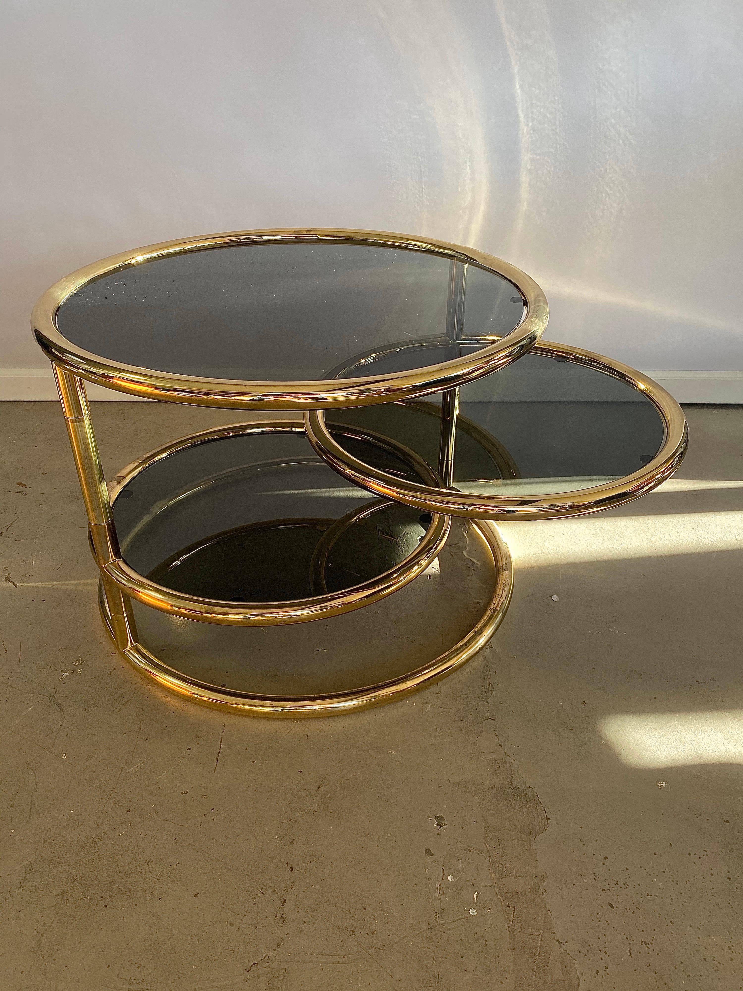 Maison Jansen Style Brass Multi Functional 3-Tier Extendable Coffee Table In Good Condition In Amsterdam, NL