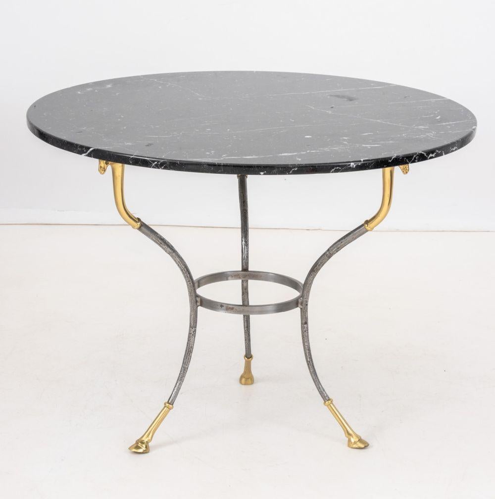 Gueridon in ottone e ferro battuto in stile Maison Jansen in vendita 2