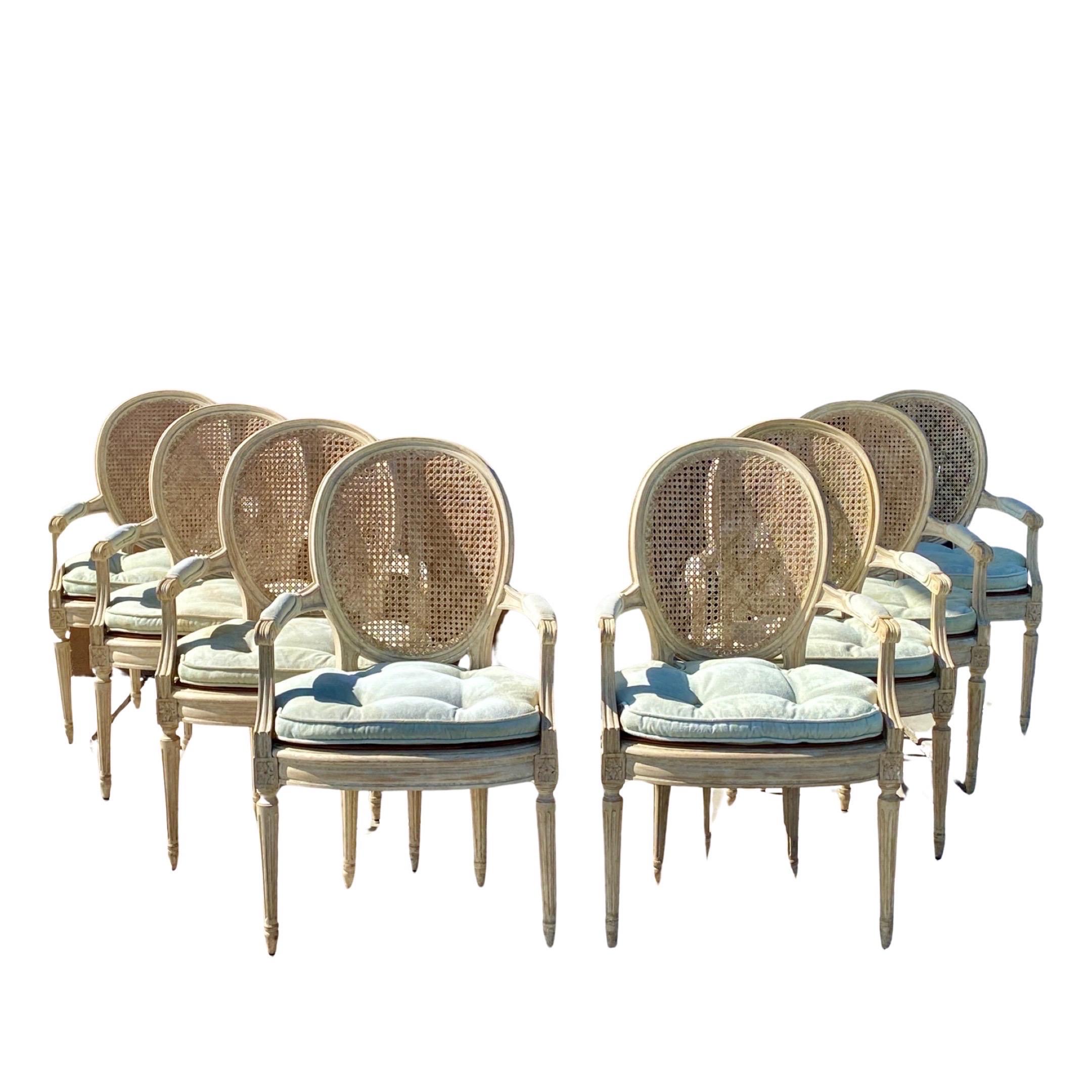 Ensemble de 8 chaises de salle à manger (toutes avec accoudoirs !) dans le style de la Maison Jansen provenant d'une propriété de Palm Springs qui était si spectaculaire ! Il a été conçu par le légendaire architecte d'intérieur Arthur Elrod pour la