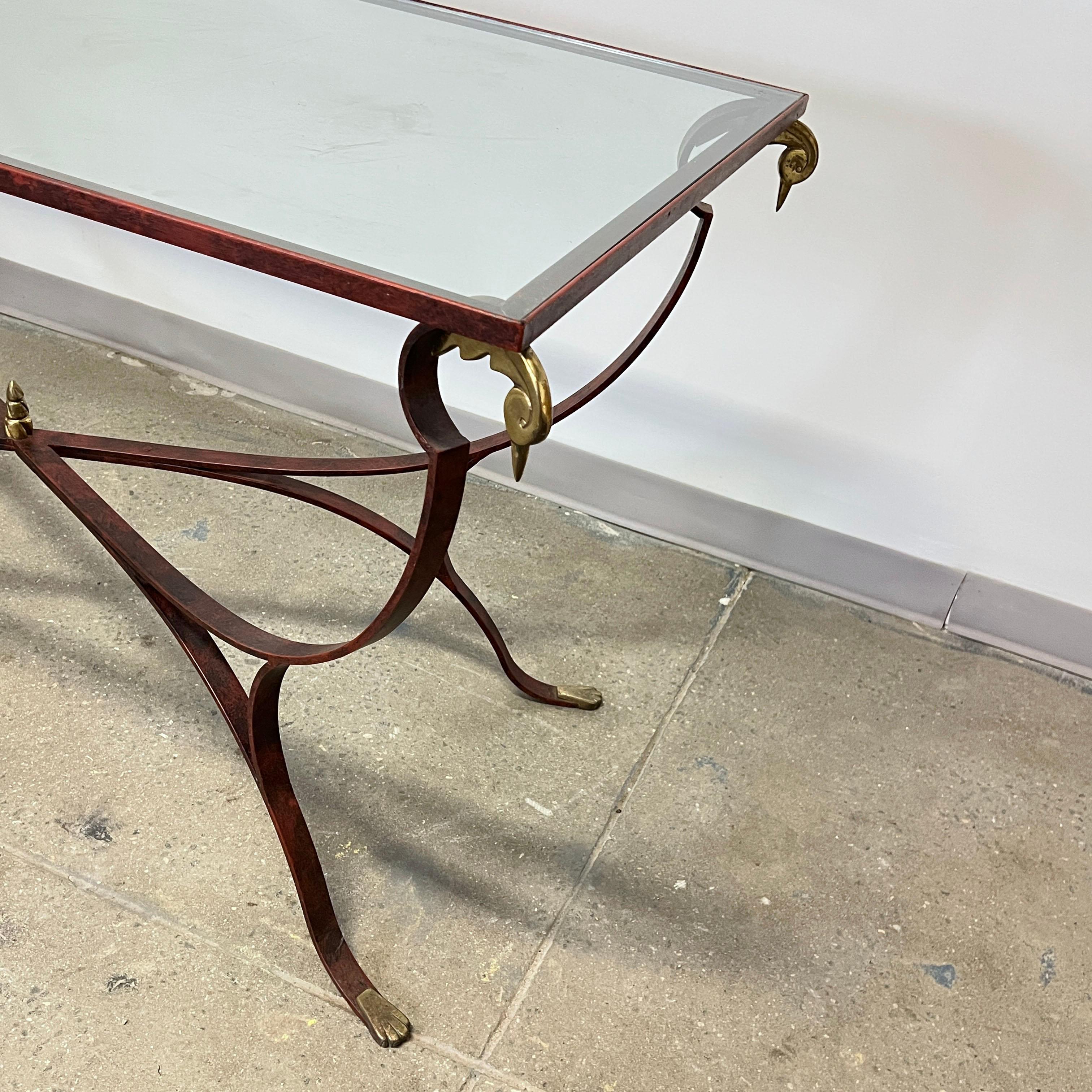 Inconnu Table de salle à manger de style Maison Jansen avec épis de faîtage en bronze en forme de cygne Circa 1940s en vente