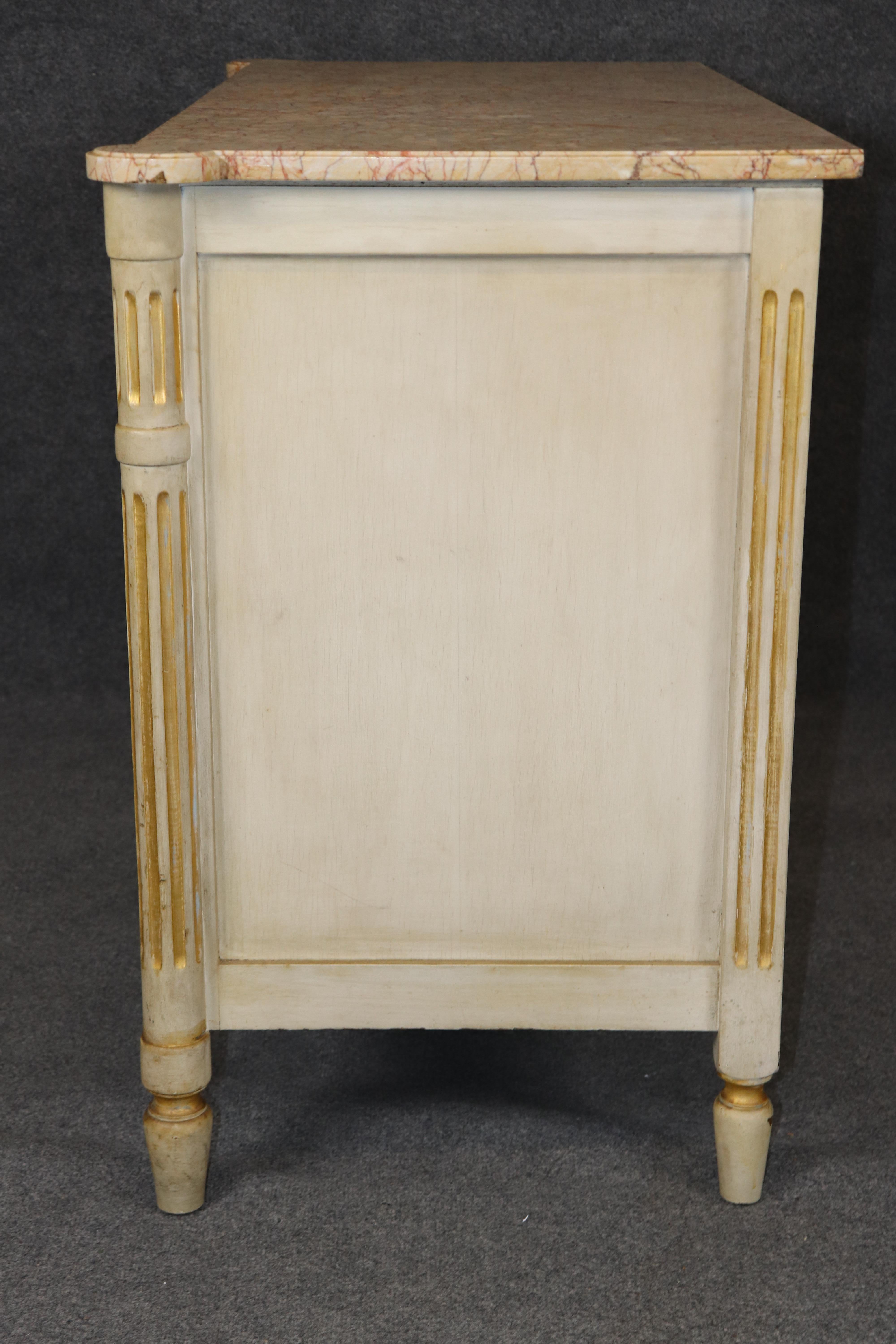 Maison Jansen Stile Diretto  Mobiletto a due ante con piano in marmo Commode Buffet In condizioni buone in vendita a Swedesboro, NJ