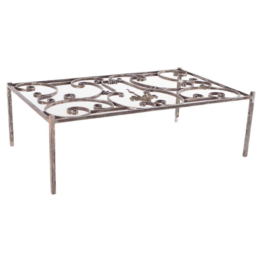 Maison Jansen Stil Französisch Eisen und Glasplatte Couchtisch im Angebot