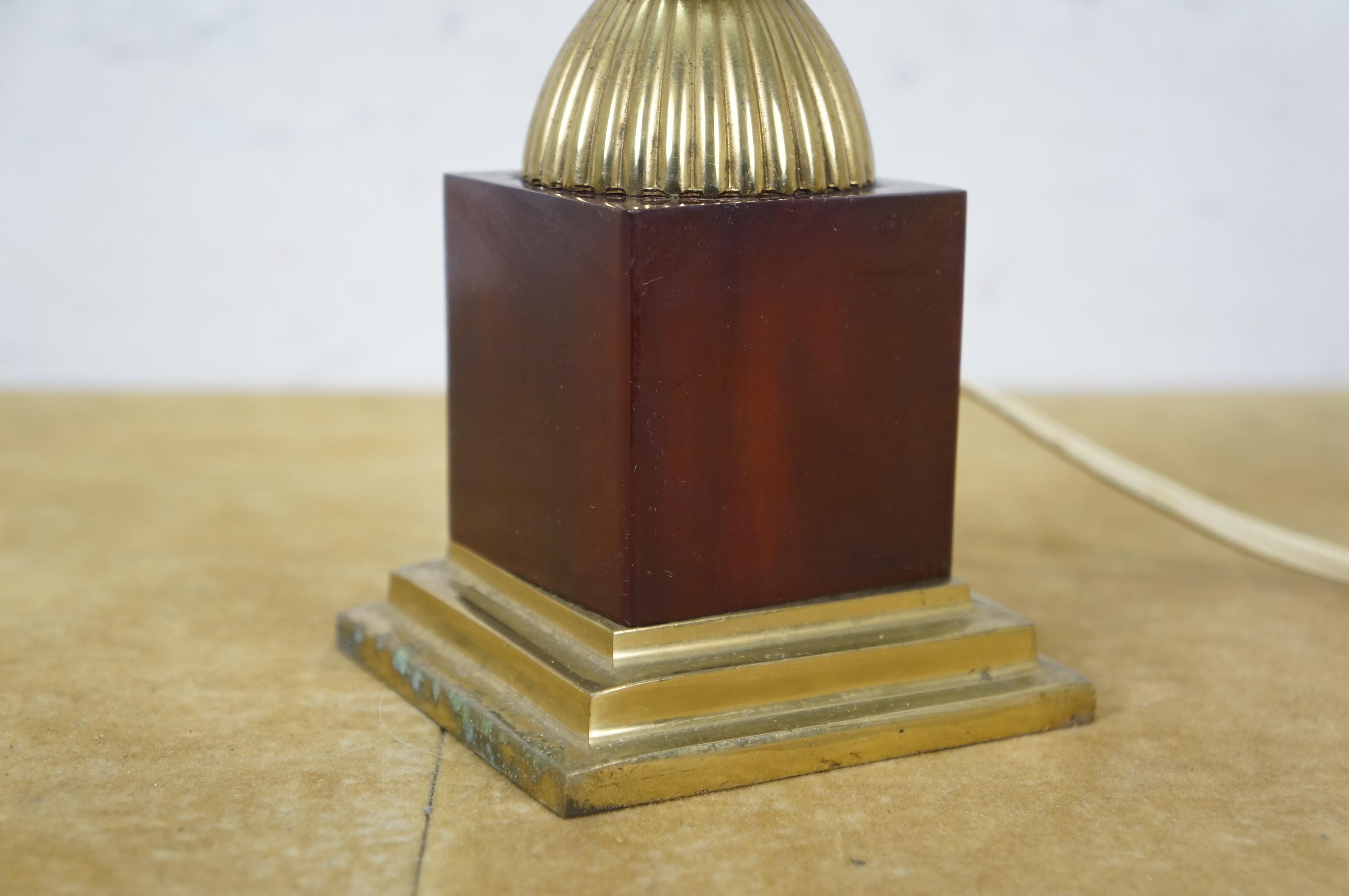 Lámpara de columna corintia de latón dorado y baquelita estilo Maison Jansen 14 en venta 2