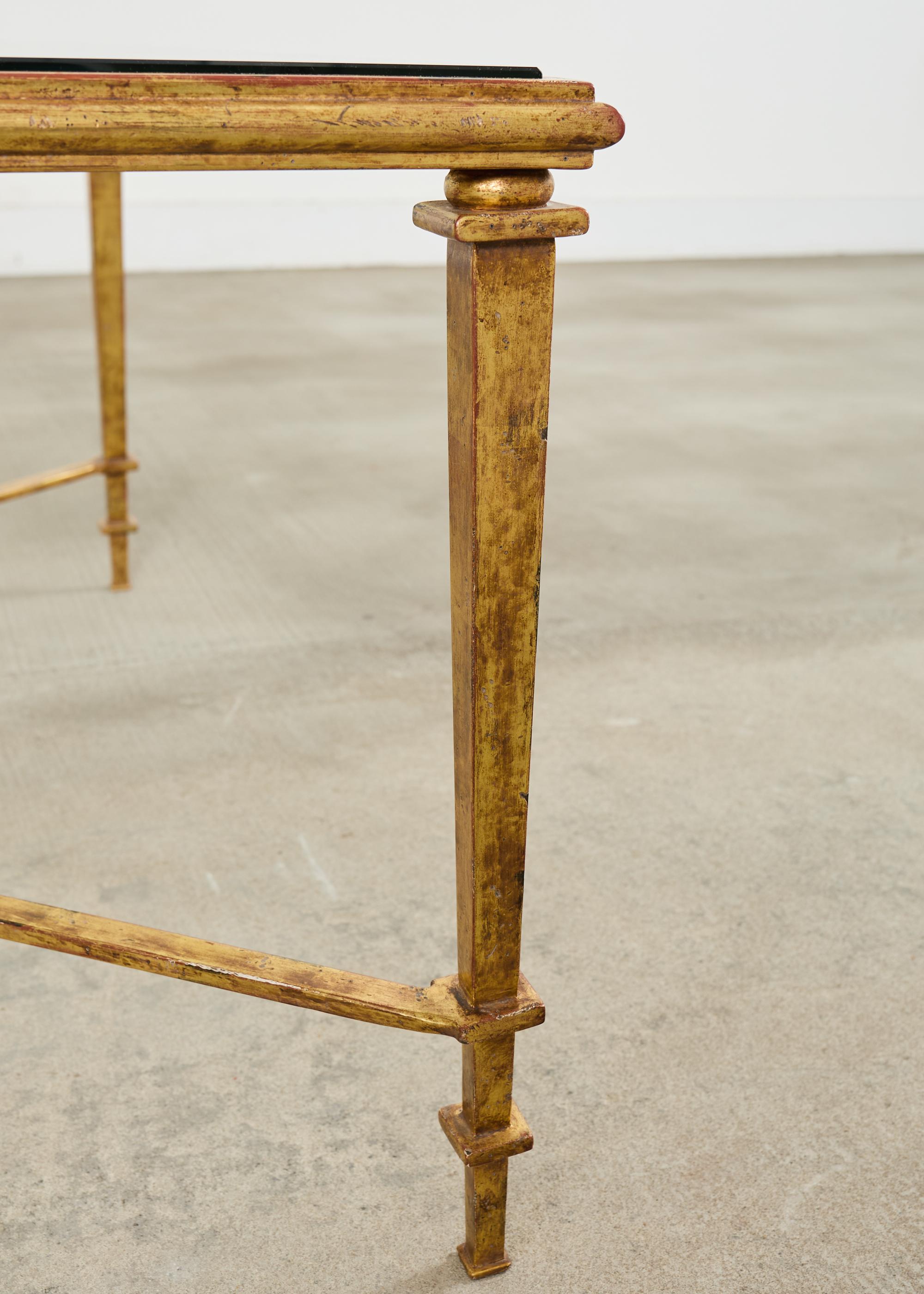 Mesa de centro de cóctel de hierro dorado estilo Maison Jansen en venta 2