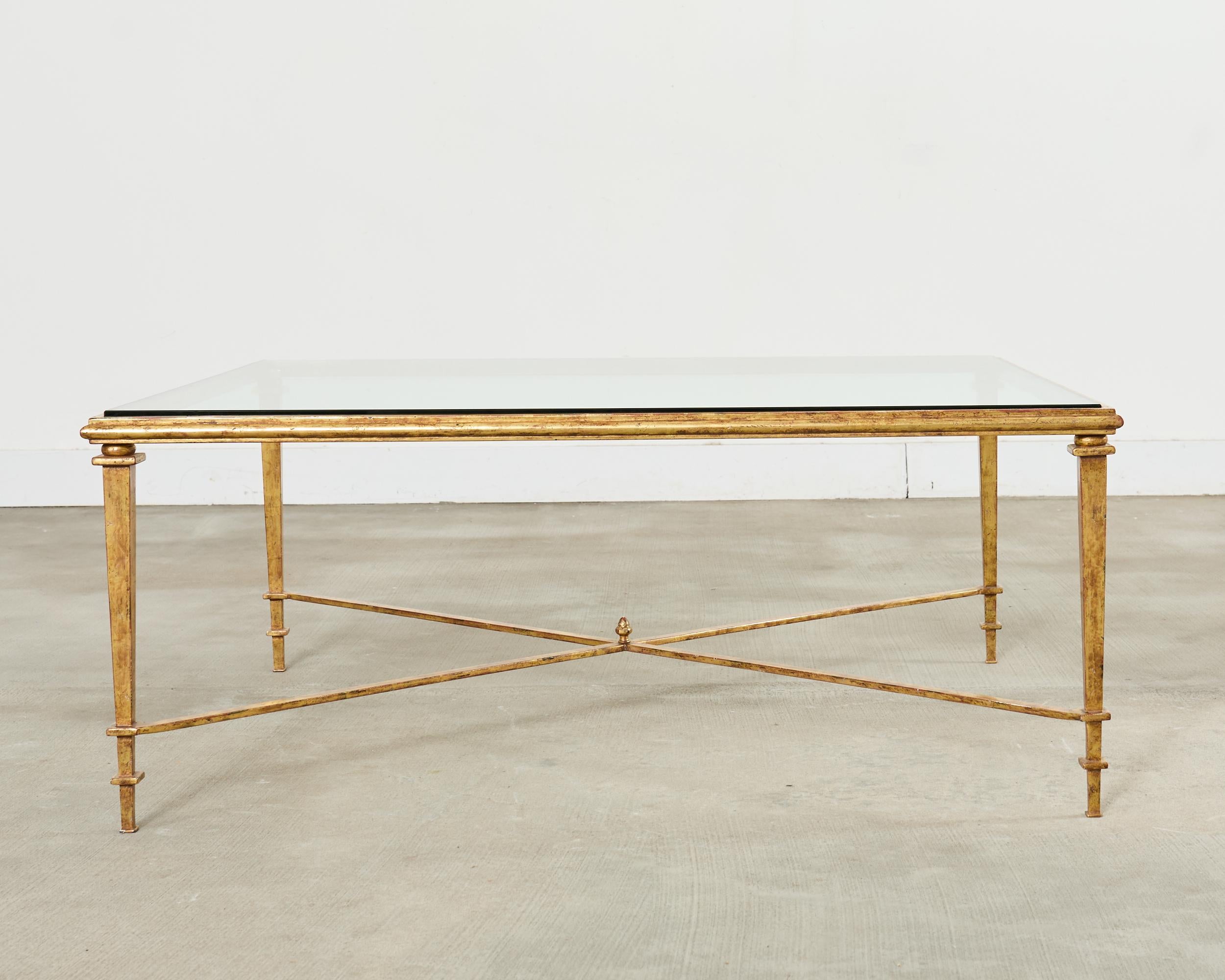 Mesa de centro de cóctel de hierro dorado estilo Maison Jansen en venta 6