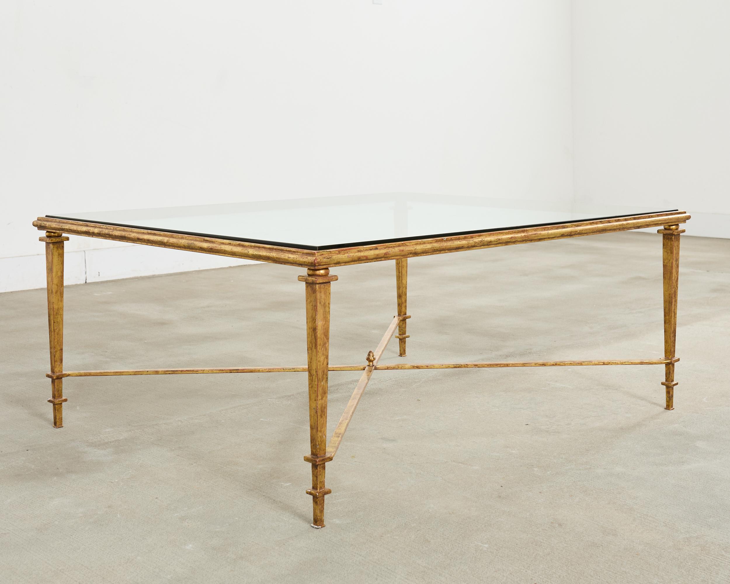 Mesa de centro de cóctel de hierro dorado estilo Maison Jansen Neoclásico en venta