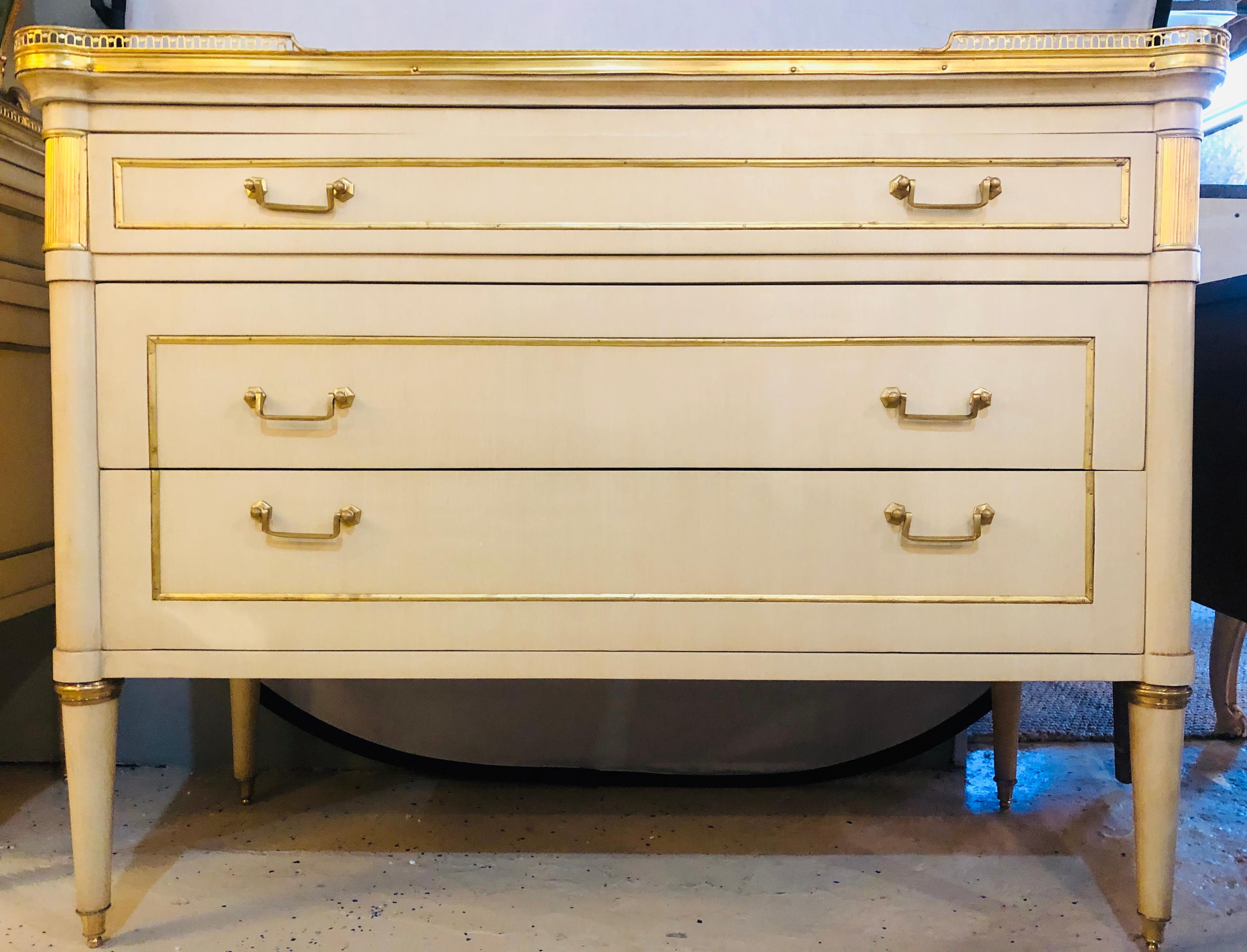 Maison Jansen Style Hollywood Regency Commodes, Dressers, Nightstands, a Pair In Good Condition In Stamford, CT